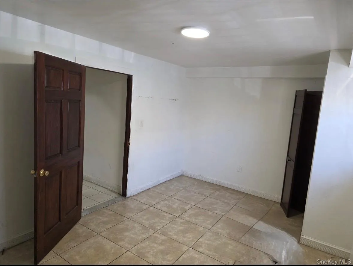 1729 Barnes Avenue, New York, NY, 2 Bedrooms Bedrooms, 4 Rooms Rooms,1 BathroomBathrooms,Residential Lease,For Rent,Barnes,0,1000672 1729 Barnes Avenue, New York, NY, 2 Bedrooms Bedrooms, 4 Rooms Rooms,1 BathroomBathrooms,Residential Lease,For Rent,Barnes,0,1000672
