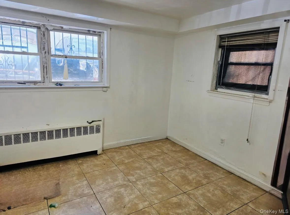 1729 Barnes Avenue, New York, NY, 2 Bedrooms Bedrooms, 4 Rooms Rooms,1 BathroomBathrooms,Residential Lease,For Rent,Barnes,0,1000672 1729 Barnes Avenue, New York, NY, 2 Bedrooms Bedrooms, 4 Rooms Rooms,1 BathroomBathrooms,Residential Lease,For Rent,Barnes,0,1000672
