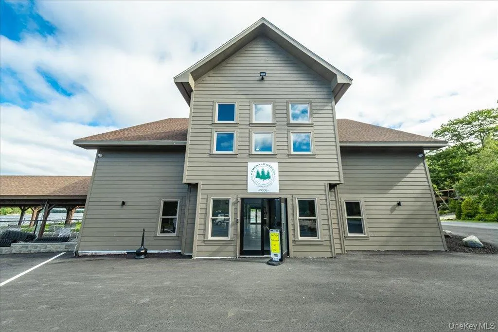 74 Emerald Drive, Thompson, NY, 2 Bedrooms Bedrooms, 8 Rooms Rooms,1 BathroomBathrooms,Residential Sale,For Rent,Emerald,0,1000673 74 Emerald Drive, Thompson, NY, 2 Bedrooms Bedrooms, 8 Rooms Rooms,1 BathroomBathrooms,Residential Sale,For Rent,Emerald,0,1000673