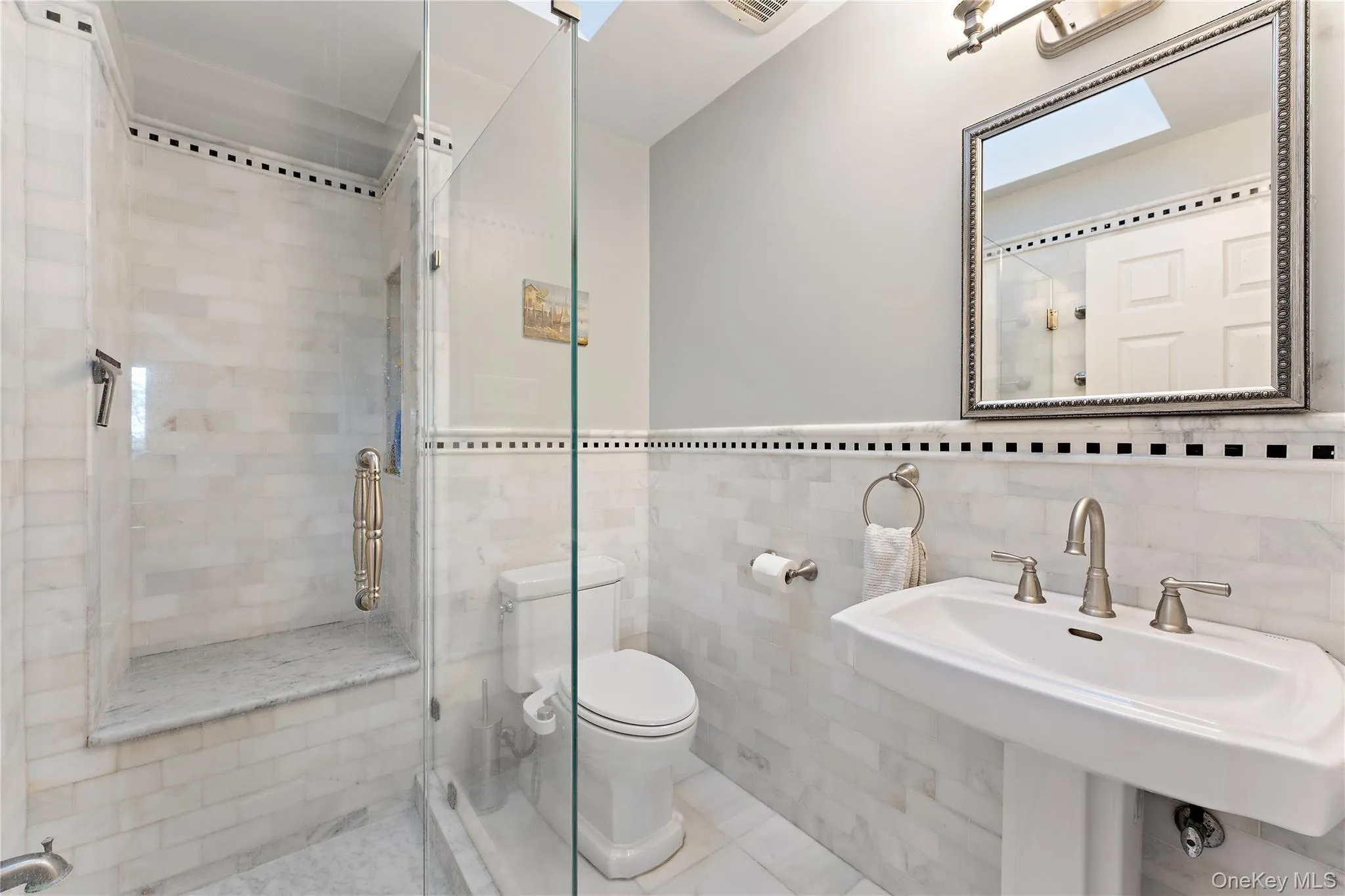 Full bathroom Full bathroom