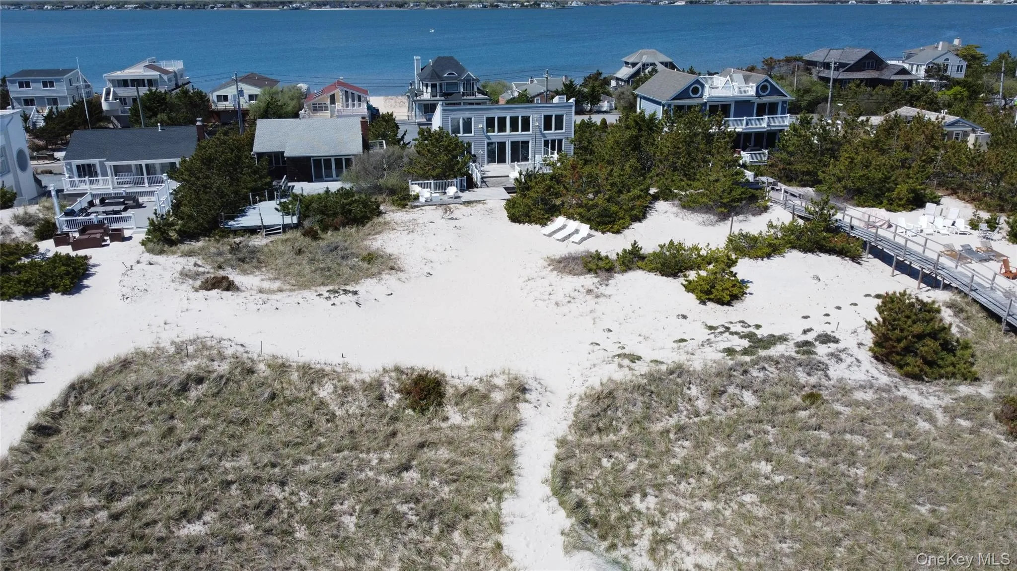 627 Dune Road, Southampton, NY, 5 Bedrooms Bedrooms, 9 Rooms Rooms,3 BathroomsBathrooms,Residential,For Rent,Dune,0,1000678 627 Dune Road, Southampton, NY, 5 Bedrooms Bedrooms, 9 Rooms Rooms,3 BathroomsBathrooms,Residential,For Rent,Dune,0,1000678