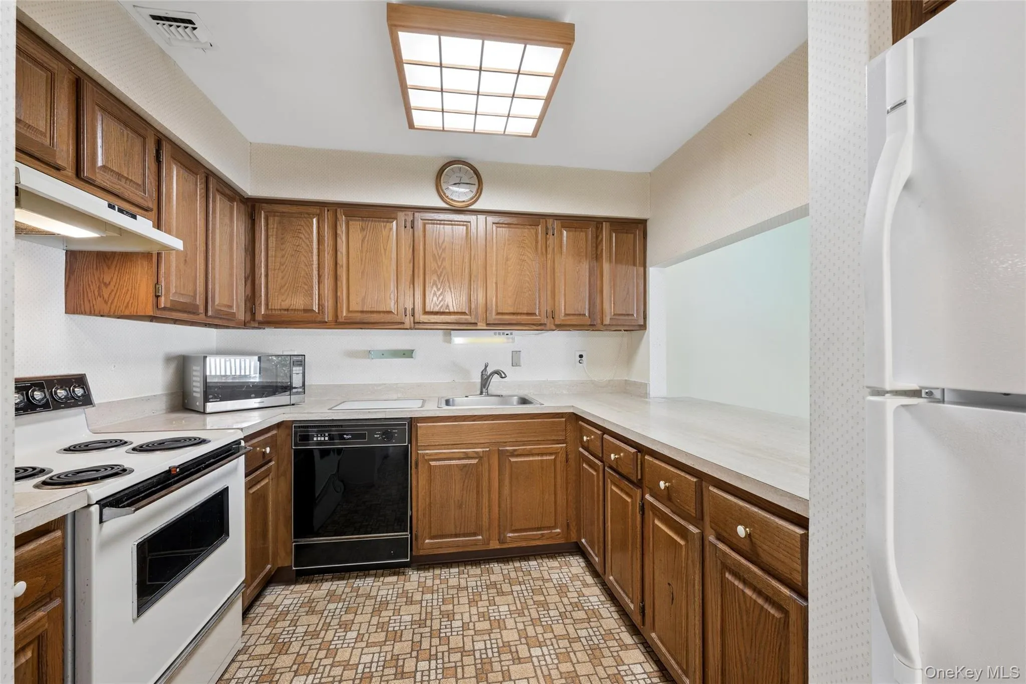 156 Cambridge Drive, Babylon, NY, 2 Bedrooms Bedrooms, 5 Rooms Rooms,1 BathroomBathrooms,Residential,For Rent,Cambridge,0,1000679 156 Cambridge Drive, Babylon, NY, 2 Bedrooms Bedrooms, 5 Rooms Rooms,1 BathroomBathrooms,Residential,For Rent,Cambridge,0,1000679