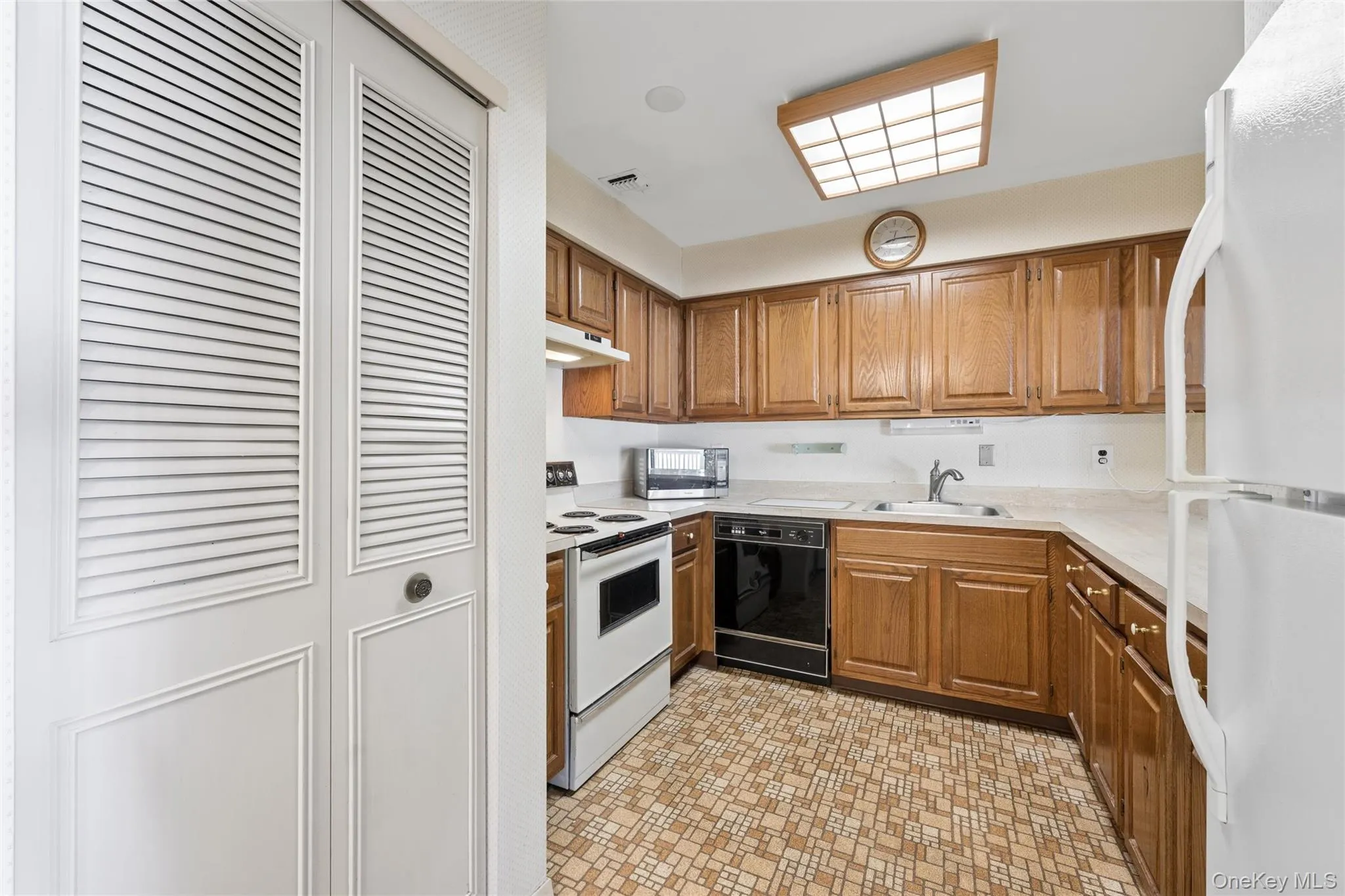 156 Cambridge Drive, Babylon, NY, 2 Bedrooms Bedrooms, 5 Rooms Rooms,1 BathroomBathrooms,Residential,For Rent,Cambridge,0,1000679 156 Cambridge Drive, Babylon, NY, 2 Bedrooms Bedrooms, 5 Rooms Rooms,1 BathroomBathrooms,Residential,For Rent,Cambridge,0,1000679