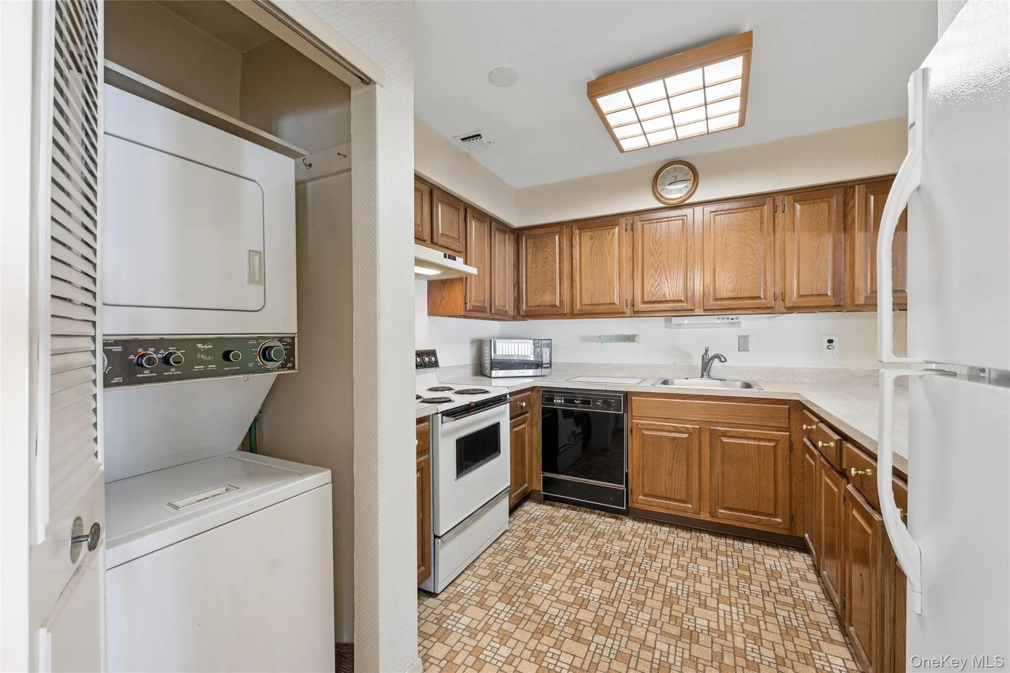 156 Cambridge Drive, Babylon, NY, 2 Bedrooms Bedrooms, 5 Rooms Rooms,1 BathroomBathrooms,Residential,For Rent,Cambridge,0,1000679 156 Cambridge Drive, Babylon, NY, 2 Bedrooms Bedrooms, 5 Rooms Rooms,1 BathroomBathrooms,Residential,For Rent,Cambridge,0,1000679
