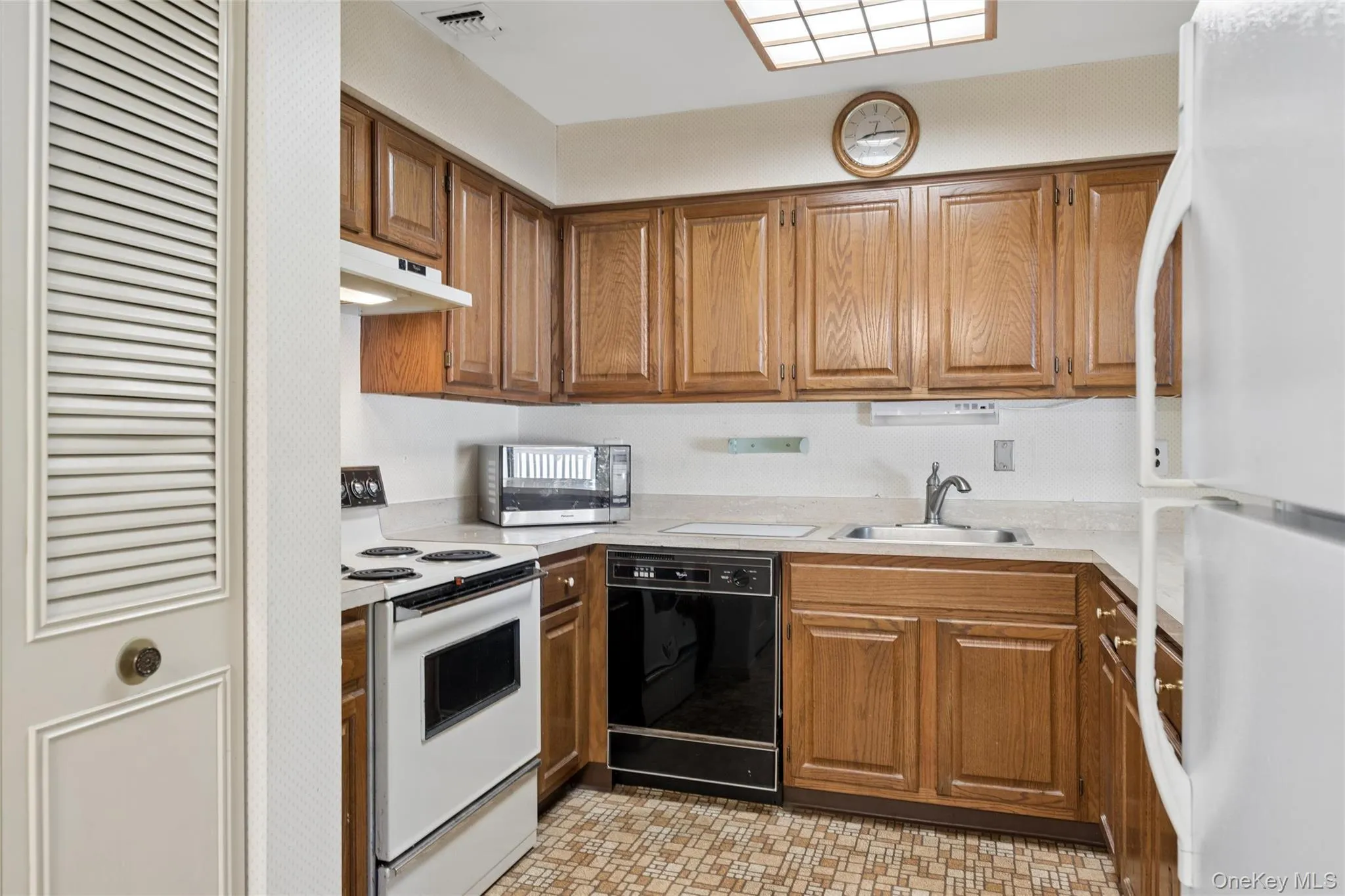 156 Cambridge Drive, Babylon, NY, 2 Bedrooms Bedrooms, 5 Rooms Rooms,1 BathroomBathrooms,Residential,For Rent,Cambridge,0,1000679 156 Cambridge Drive, Babylon, NY, 2 Bedrooms Bedrooms, 5 Rooms Rooms,1 BathroomBathrooms,Residential,For Rent,Cambridge,0,1000679