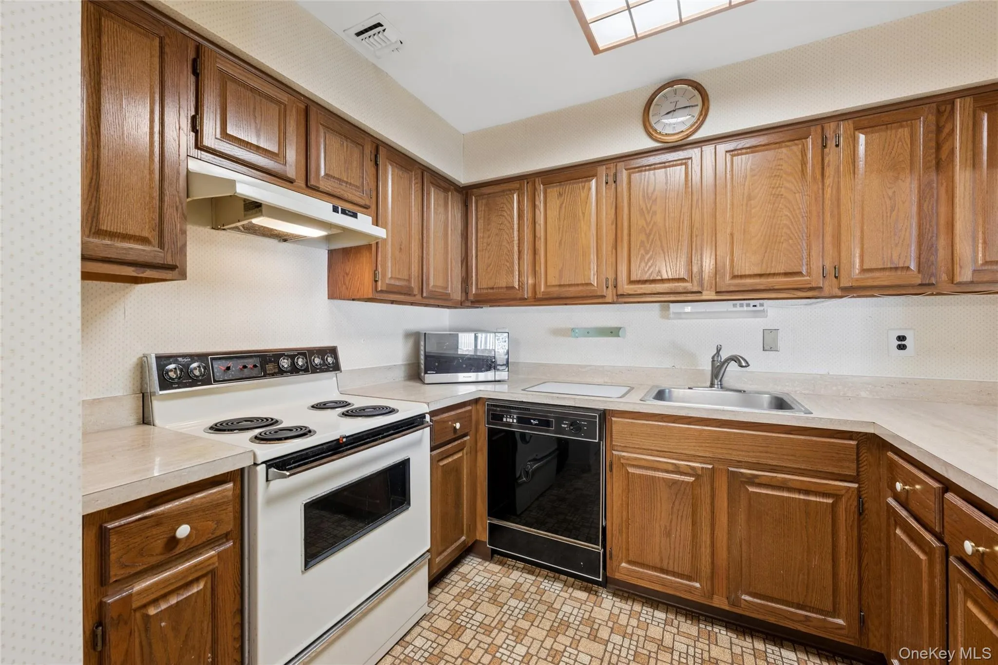 156 Cambridge Drive, Babylon, NY, 2 Bedrooms Bedrooms, 5 Rooms Rooms,1 BathroomBathrooms,Residential,For Rent,Cambridge,0,1000679 156 Cambridge Drive, Babylon, NY, 2 Bedrooms Bedrooms, 5 Rooms Rooms,1 BathroomBathrooms,Residential,For Rent,Cambridge,0,1000679