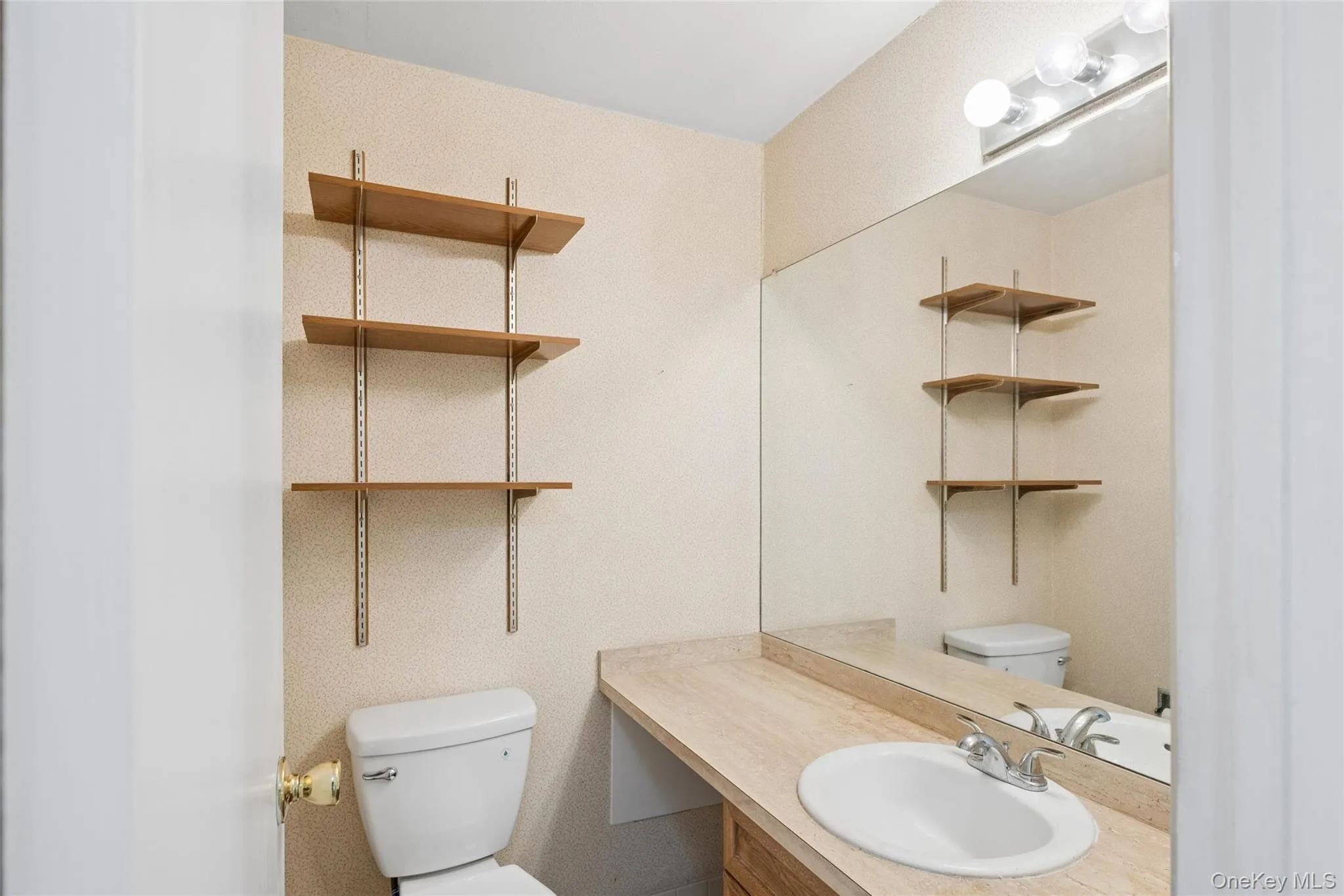 156 Cambridge Drive, Babylon, NY, 2 Bedrooms Bedrooms, 5 Rooms Rooms,1 BathroomBathrooms,Residential,For Rent,Cambridge,0,1000679 156 Cambridge Drive, Babylon, NY, 2 Bedrooms Bedrooms, 5 Rooms Rooms,1 BathroomBathrooms,Residential,For Rent,Cambridge,0,1000679