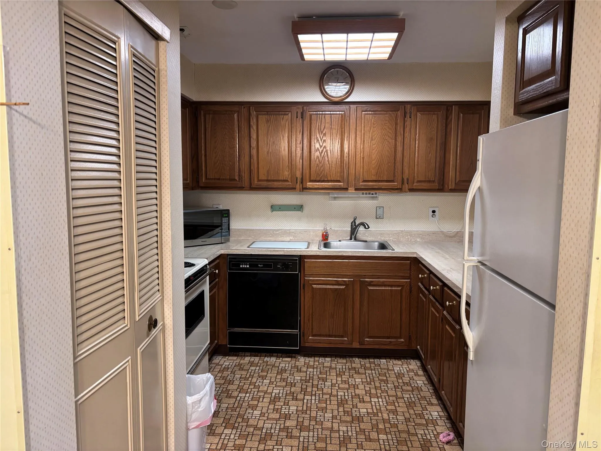 156 Cambridge Drive, Babylon, NY, 2 Bedrooms Bedrooms, 5 Rooms Rooms,1 BathroomBathrooms,Residential,For Rent,Cambridge,0,1000679 156 Cambridge Drive, Babylon, NY, 2 Bedrooms Bedrooms, 5 Rooms Rooms,1 BathroomBathrooms,Residential,For Rent,Cambridge,0,1000679