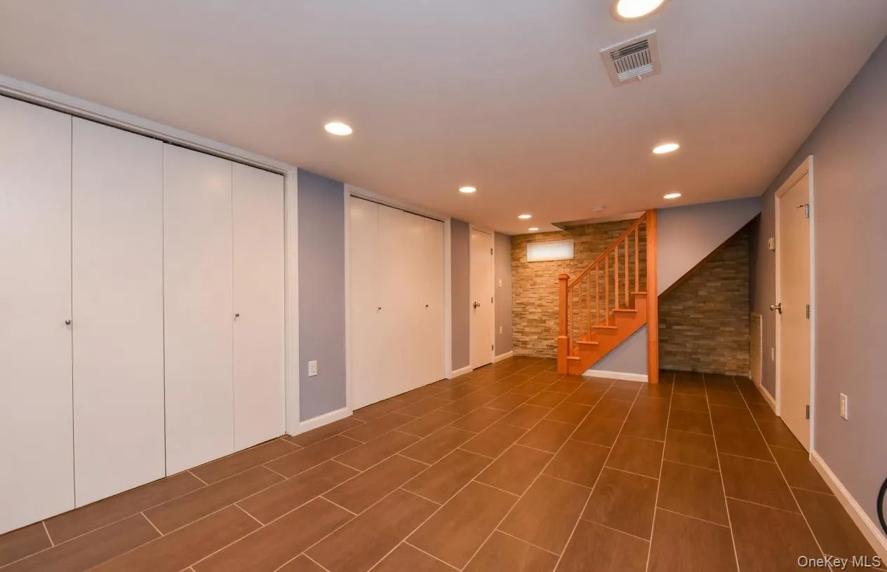 5847 215th Street, New York, NY, 3 Bedrooms Bedrooms, 10 Rooms Rooms,2 BathroomsBathrooms,Residential Lease,For Rent,215th,0,1000682 5847 215th Street, New York, NY, 3 Bedrooms Bedrooms, 10 Rooms Rooms,2 BathroomsBathrooms,Residential Lease,For Rent,215th,0,1000682