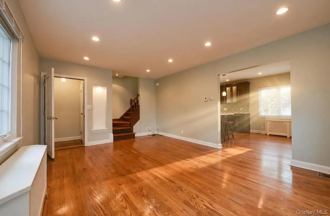 5847 215th Street, New York, NY, 3 Bedrooms Bedrooms, 10 Rooms Rooms,2 BathroomsBathrooms,Residential Lease,For Rent,215th,0,1000682 5847 215th Street, New York, NY, 3 Bedrooms Bedrooms, 10 Rooms Rooms,2 BathroomsBathrooms,Residential Lease,For Rent,215th,0,1000682