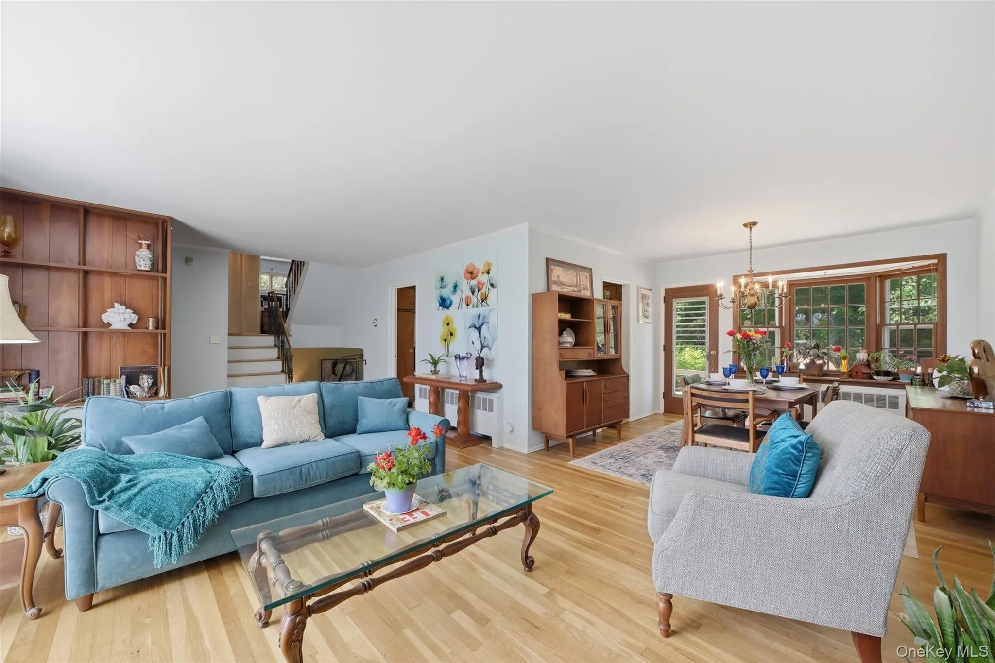 Hardwood flooring throughout the main living areas Hardwood flooring throughout the main living areas