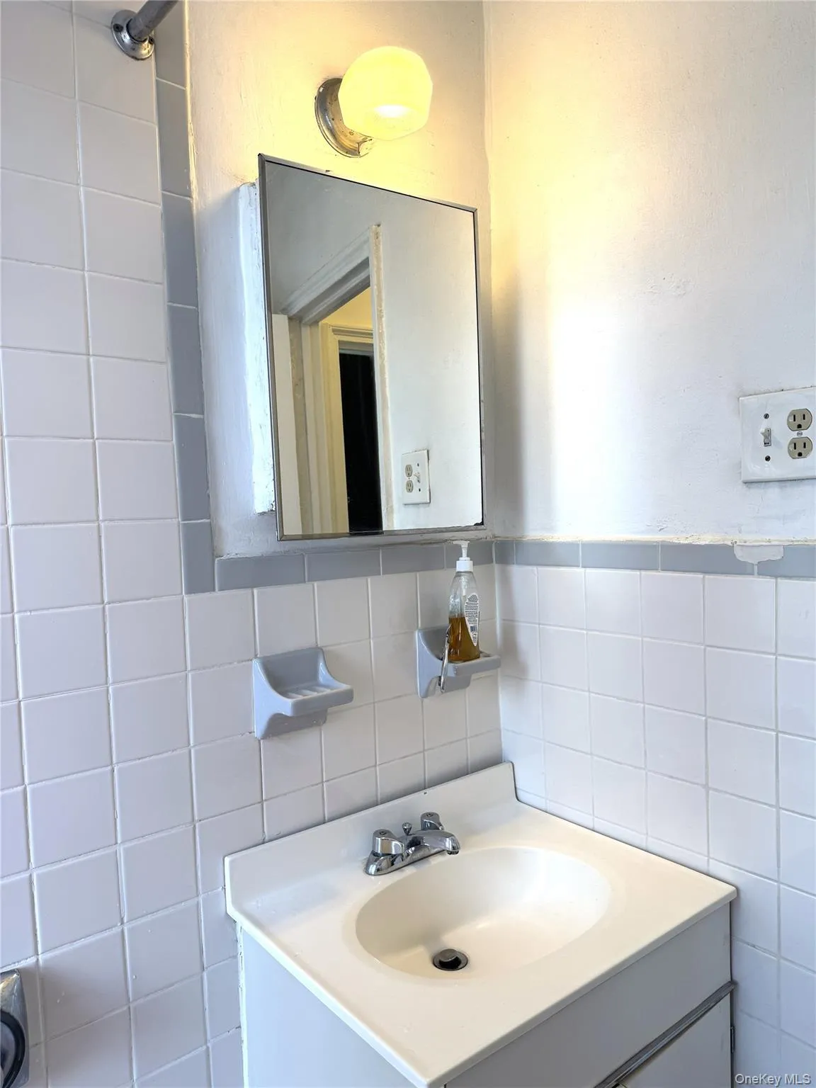 141-24 78th Road, New York, NY, 1 Bedroom Bedrooms, 4 Rooms Rooms,1 BathroomBathrooms,Residential,For Rent,78th,0,1000691 141-24 78th Road, New York, NY, 1 Bedroom Bedrooms, 4 Rooms Rooms,1 BathroomBathrooms,Residential,For Rent,78th,0,1000691