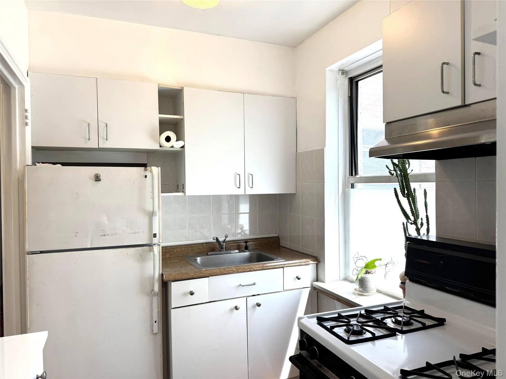 141-24 78th Road, New York, NY, 1 Bedroom Bedrooms, 4 Rooms Rooms,1 BathroomBathrooms,Residential,For Rent,78th,0,1000691 141-24 78th Road, New York, NY, 1 Bedroom Bedrooms, 4 Rooms Rooms,1 BathroomBathrooms,Residential,For Rent,78th,0,1000691