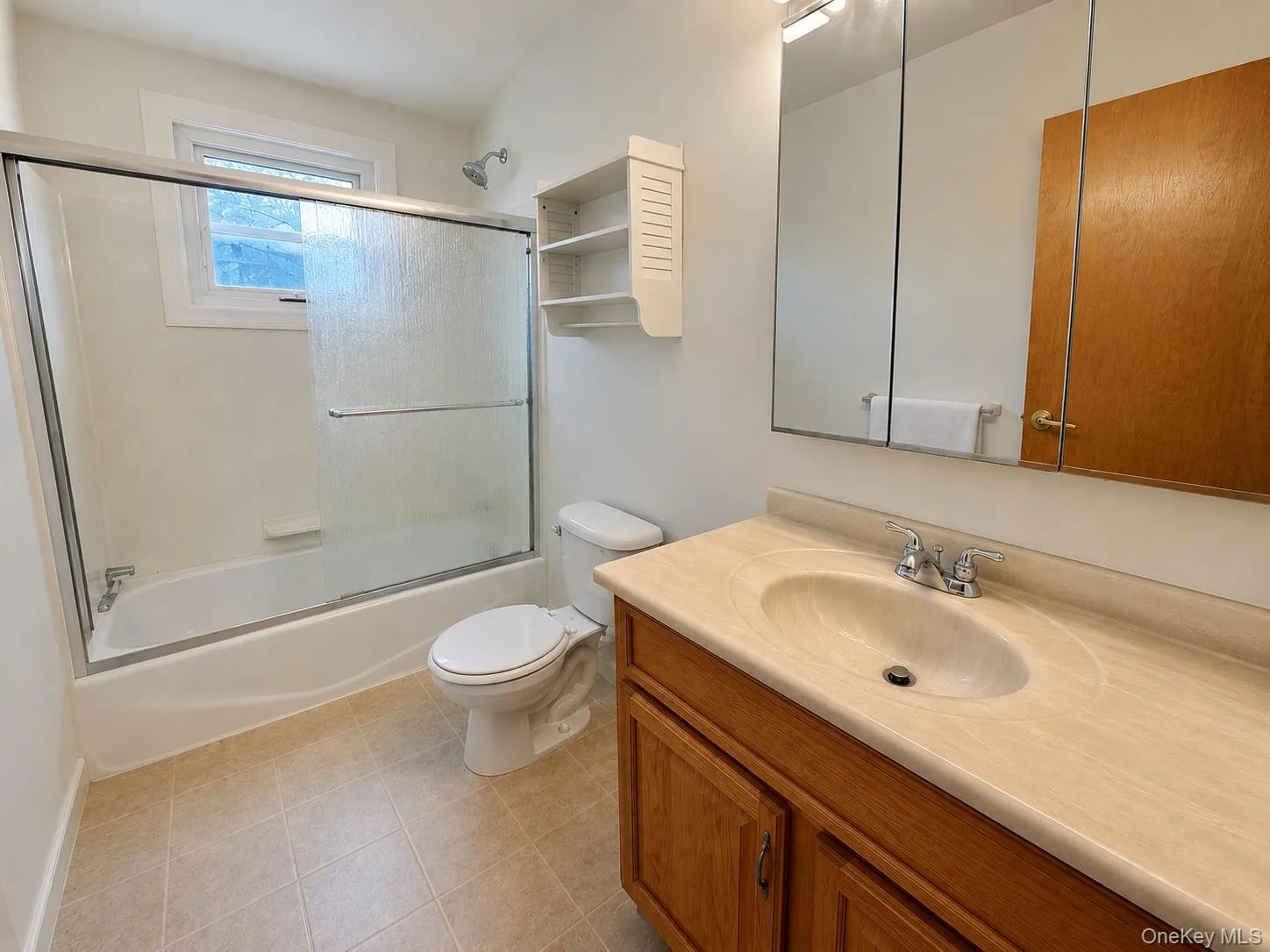 Full bathroom Full bathroom