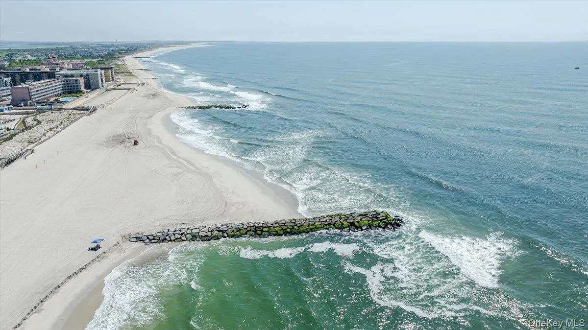 Expansive sandy beach Expansive sandy beach