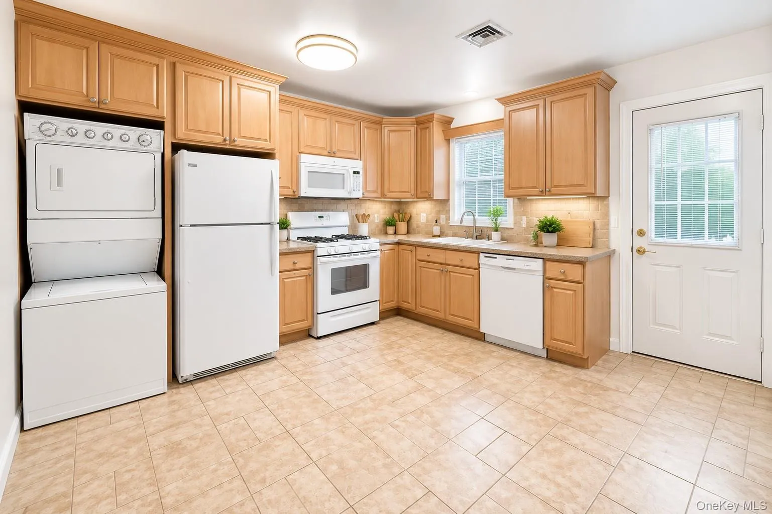 Large eat in kitchen with refrigerator, gas stove, washer and dryer, dishwasher Large eat in kitchen with refrigerator, gas stove, washer and dryer, dishwasher