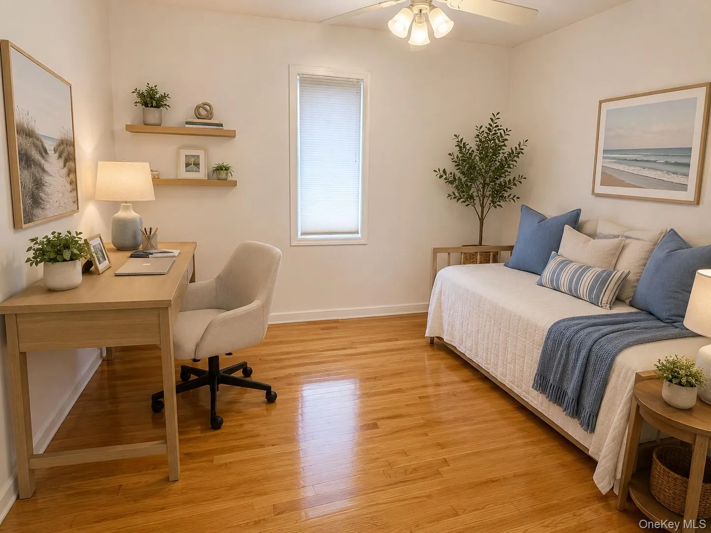Home office or extra bedroom Home office or extra bedroom