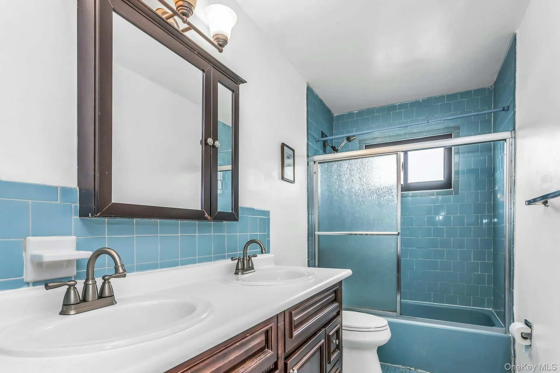 Large Hall Bathroom Large Hall Bathroom