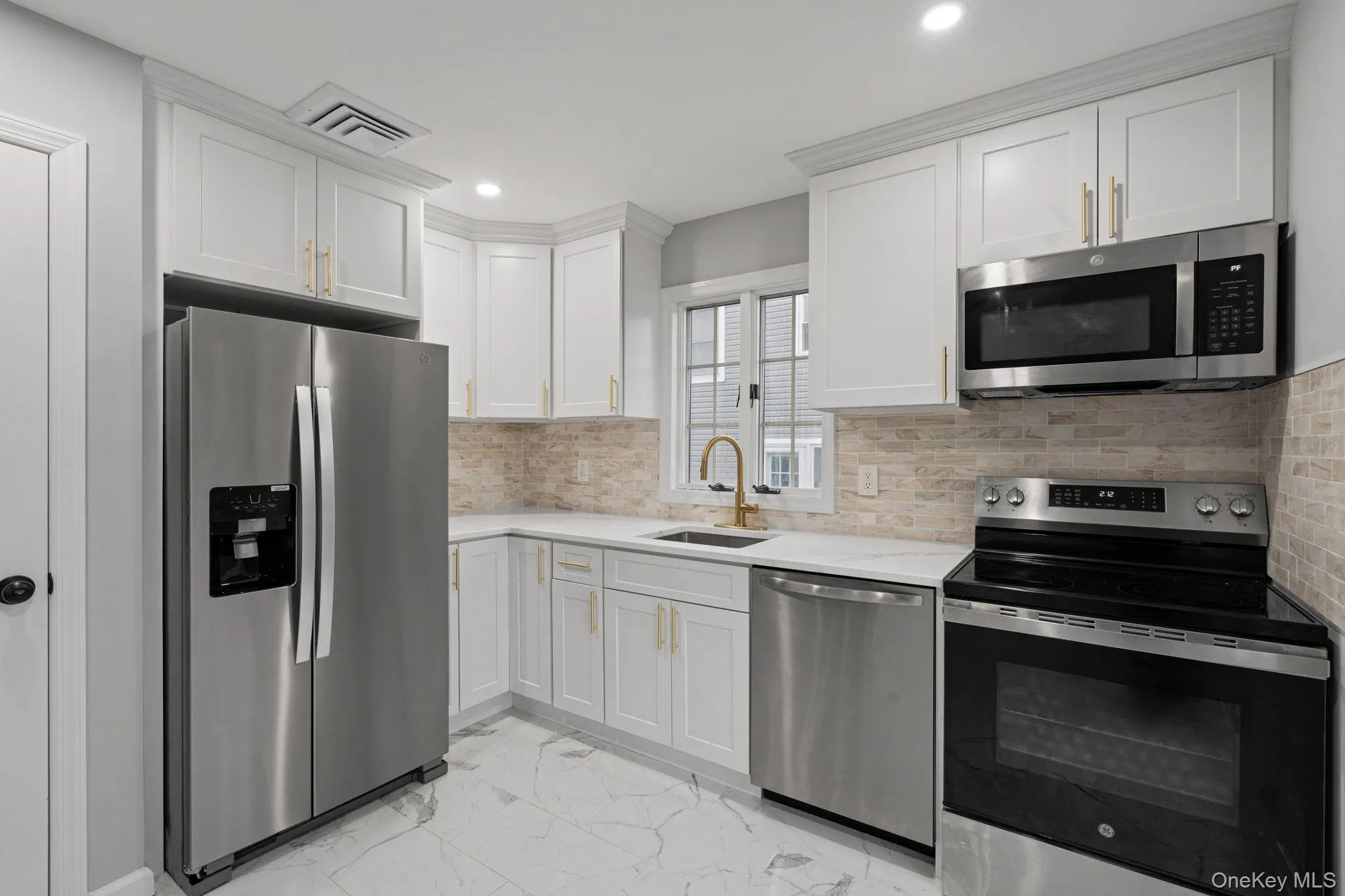 2386 Hampton Avenue, Hempstead, NY, 3 Bedrooms Bedrooms, 6 Rooms Rooms,2 BathroomsBathrooms,Residential,For Rent,Hampton,0,1000716 2386 Hampton Avenue, Hempstead, NY, 3 Bedrooms Bedrooms, 6 Rooms Rooms,2 BathroomsBathrooms,Residential,For Rent,Hampton,0,1000716