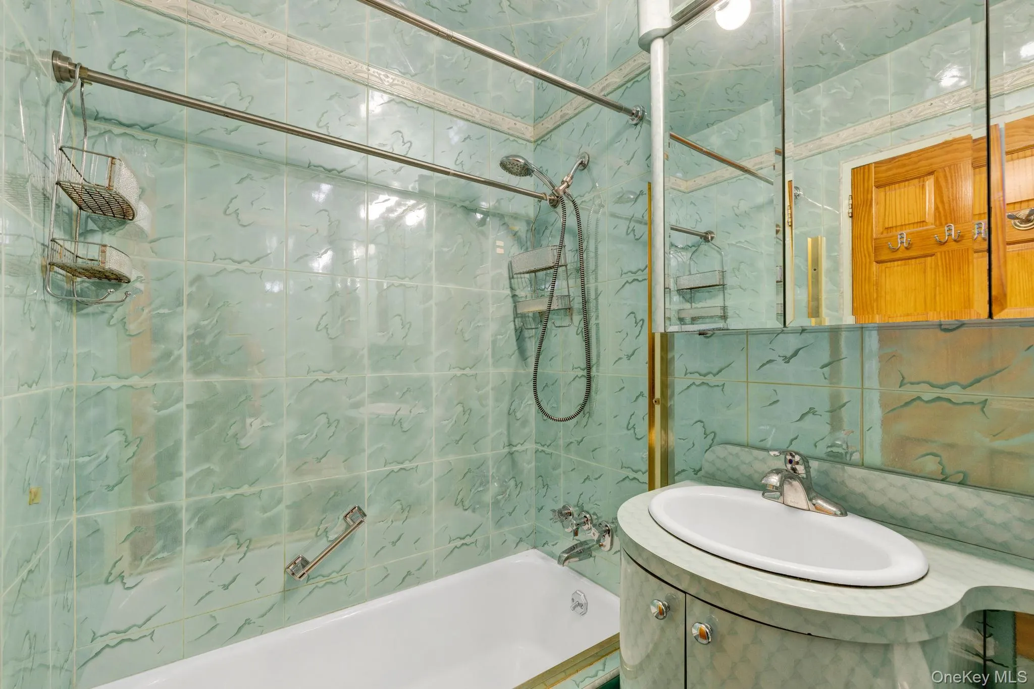 Full bathroom Full bathroom