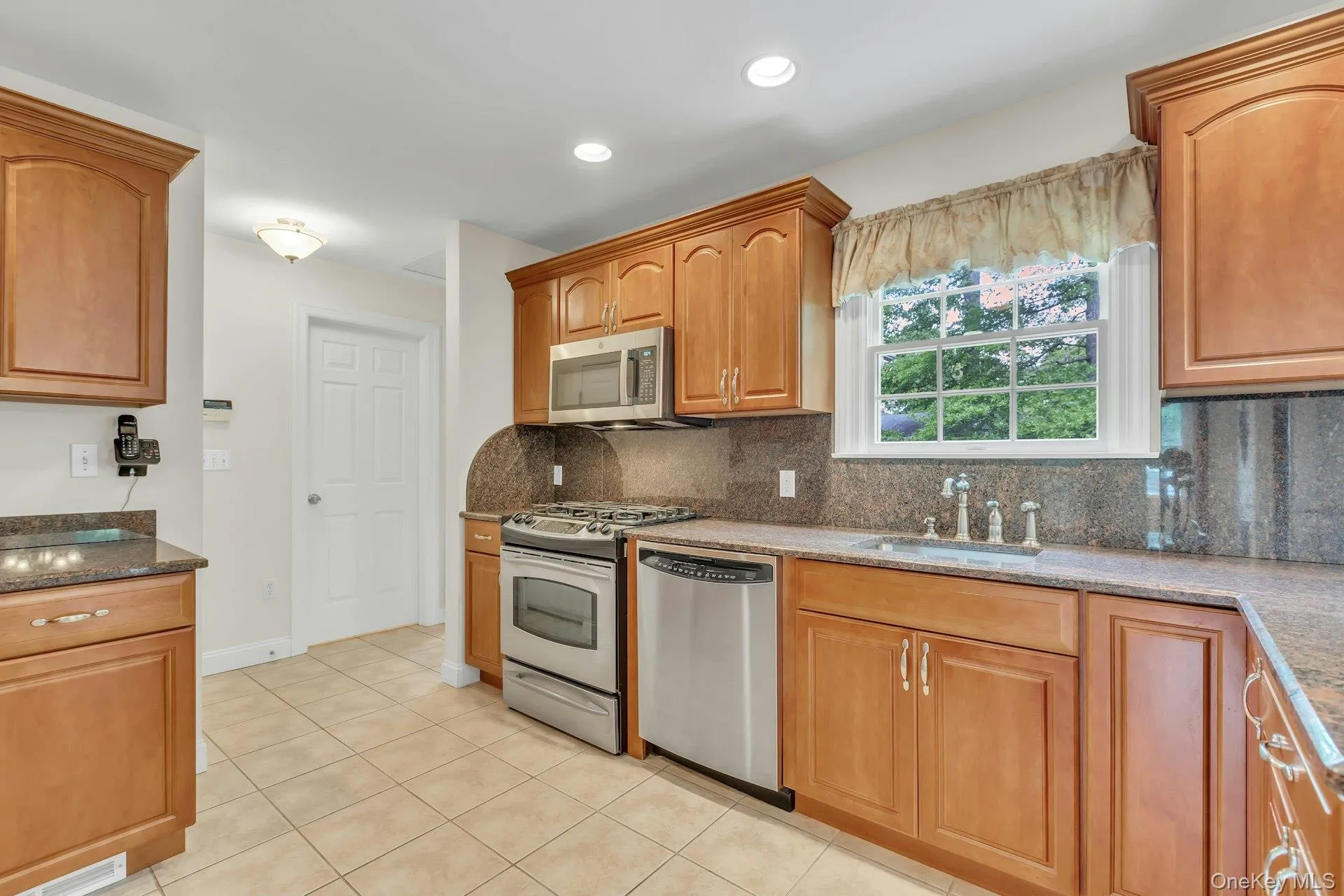 25 Middlesex Avenue, Islip, NY, 4 Bedrooms Bedrooms, 9 Rooms Rooms,2 BathroomsBathrooms,Residential,For Rent,Middlesex,0,1000719 25 Middlesex Avenue, Islip, NY, 4 Bedrooms Bedrooms, 9 Rooms Rooms,2 BathroomsBathrooms,Residential,For Rent,Middlesex,0,1000719
