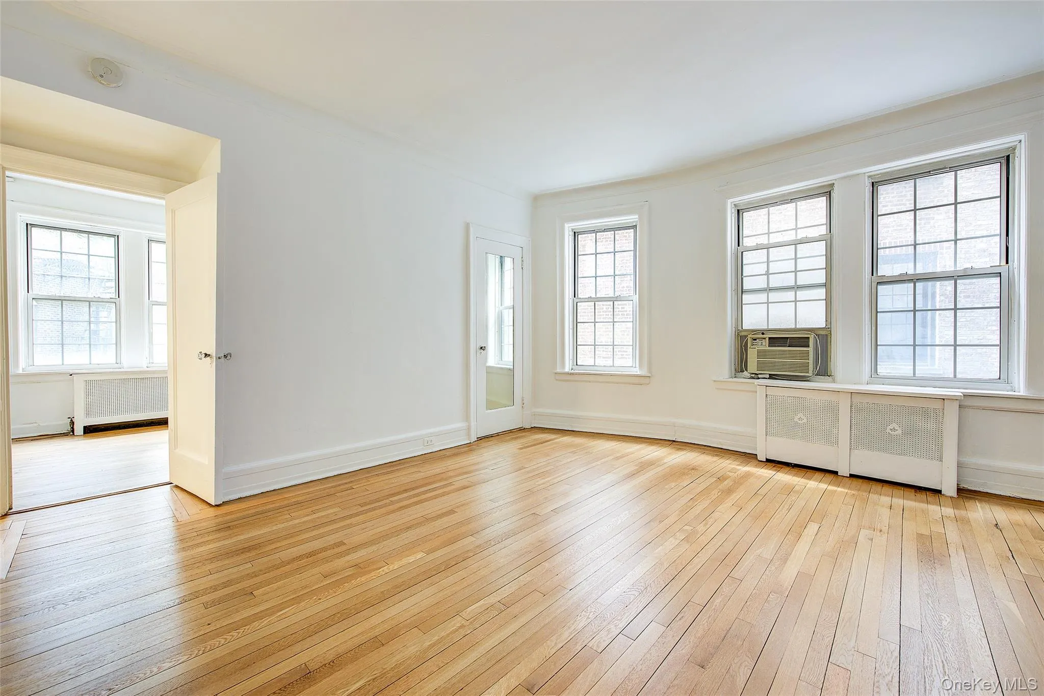 6 Burns Street, New York, NY, 1 Bedroom Bedrooms, 3 Rooms Rooms,1 BathroomBathrooms,Residential Sale,For Rent,Burns,0,1000726 6 Burns Street, New York, NY, 1 Bedroom Bedrooms, 3 Rooms Rooms,1 BathroomBathrooms,Residential Sale,For Rent,Burns,0,1000726