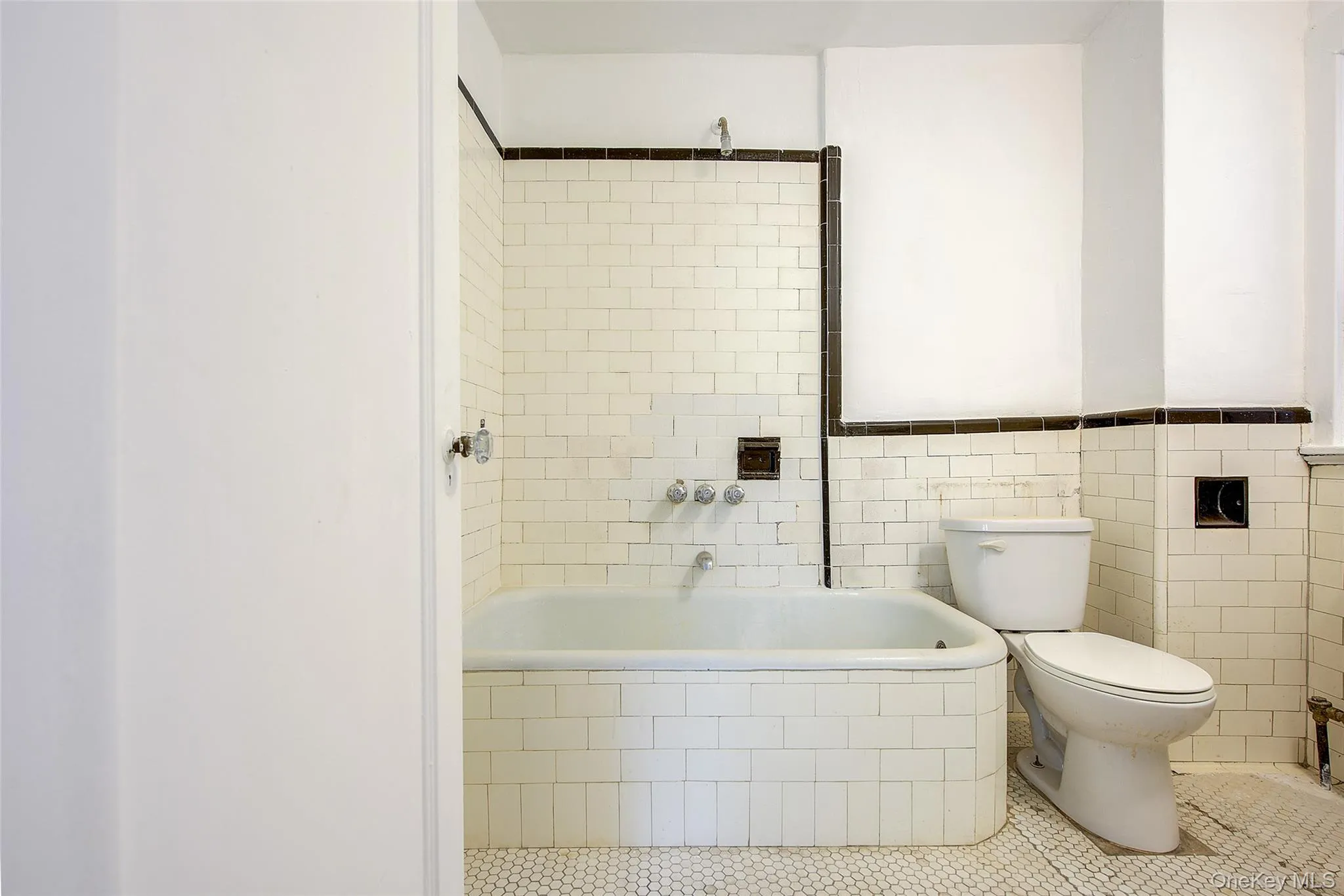 6 Burns Street, New York, NY, 1 Bedroom Bedrooms, 3 Rooms Rooms,1 BathroomBathrooms,Residential Sale,For Rent,Burns,0,1000726 6 Burns Street, New York, NY, 1 Bedroom Bedrooms, 3 Rooms Rooms,1 BathroomBathrooms,Residential Sale,For Rent,Burns,0,1000726