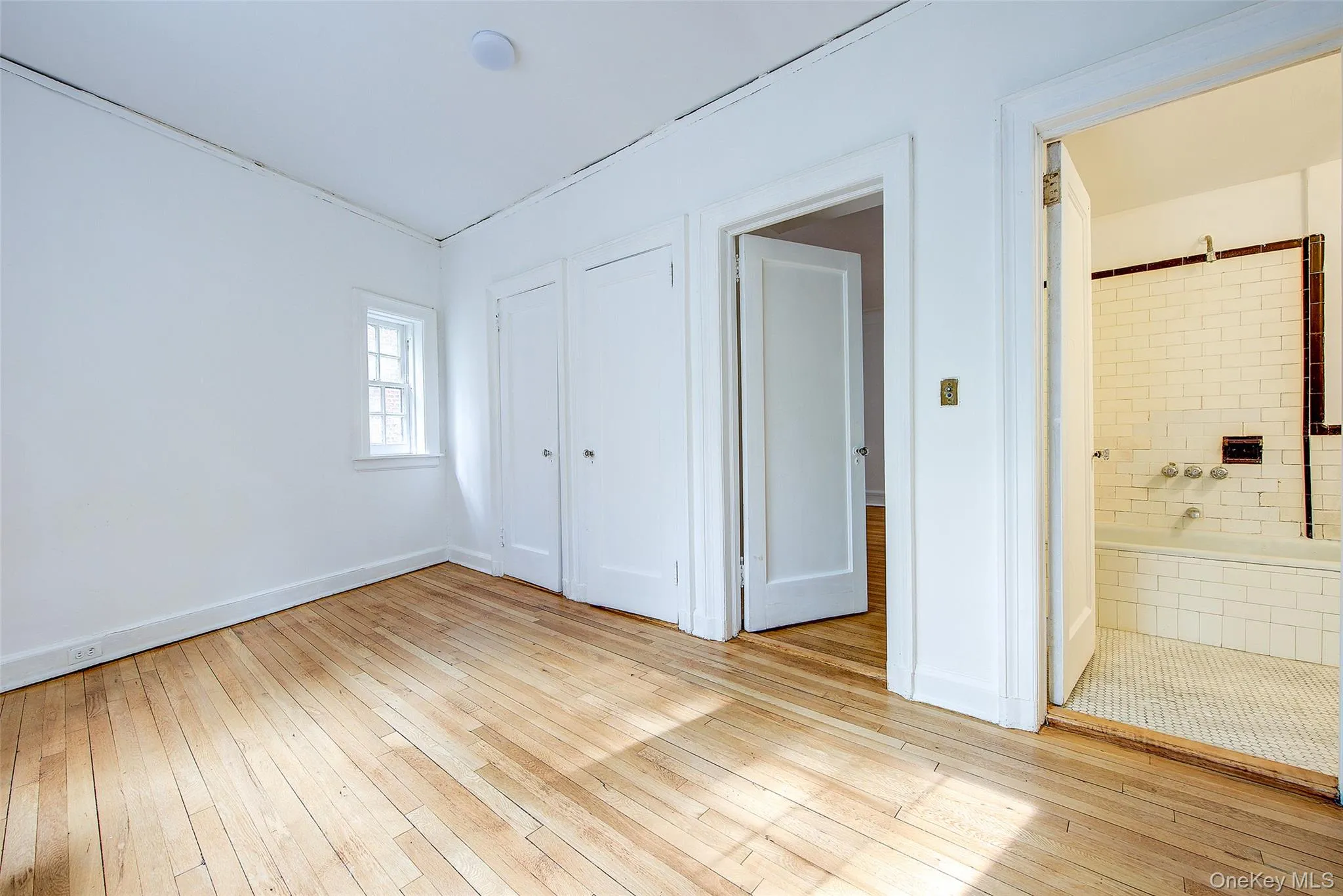 6 Burns Street, New York, NY, 1 Bedroom Bedrooms, 3 Rooms Rooms,1 BathroomBathrooms,Residential Sale,For Rent,Burns,0,1000726 6 Burns Street, New York, NY, 1 Bedroom Bedrooms, 3 Rooms Rooms,1 BathroomBathrooms,Residential Sale,For Rent,Burns,0,1000726