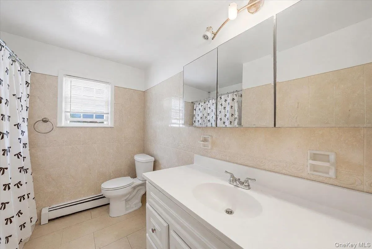 380 Sheridan Street, North Hempstead, NY, 5 Bedrooms Bedrooms, 10 Rooms Rooms,2 BathroomsBathrooms,Residential,For Rent,Sheridan,0,1000728 380 Sheridan Street, North Hempstead, NY, 5 Bedrooms Bedrooms, 10 Rooms Rooms,2 BathroomsBathrooms,Residential,For Rent,Sheridan,0,1000728