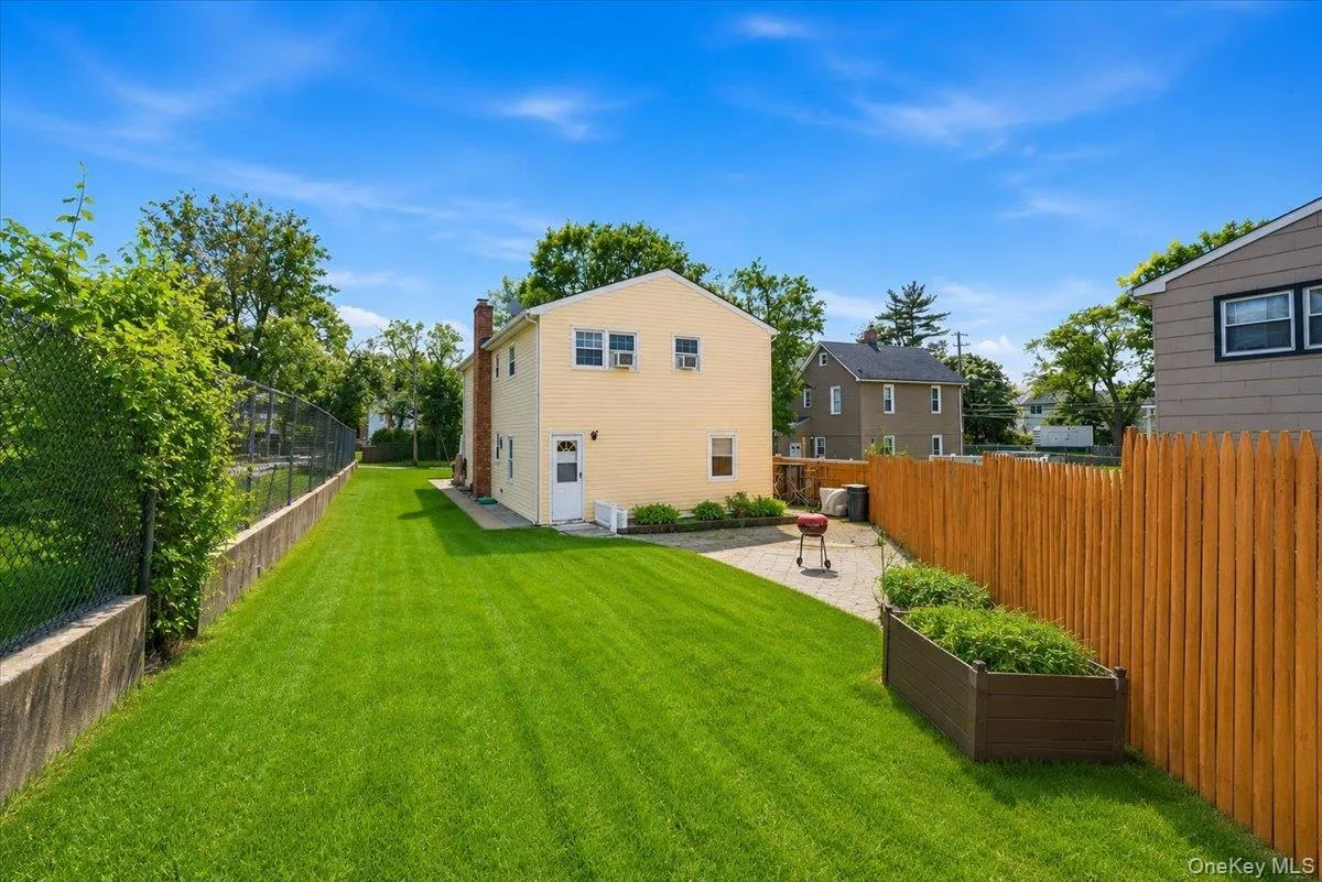 380 Sheridan Street, North Hempstead, NY, 5 Bedrooms Bedrooms, 10 Rooms Rooms,2 BathroomsBathrooms,Residential,For Rent,Sheridan,0,1000728 380 Sheridan Street, North Hempstead, NY, 5 Bedrooms Bedrooms, 10 Rooms Rooms,2 BathroomsBathrooms,Residential,For Rent,Sheridan,0,1000728
