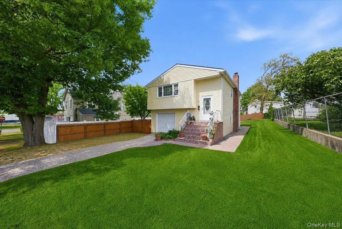 380 Sheridan Street, North Hempstead, NY, 5 Bedrooms Bedrooms, 10 Rooms Rooms,2 BathroomsBathrooms,Residential,For Rent,Sheridan,0,1000728 380 Sheridan Street, North Hempstead, NY, 5 Bedrooms Bedrooms, 10 Rooms Rooms,2 BathroomsBathrooms,Residential,For Rent,Sheridan,0,1000728