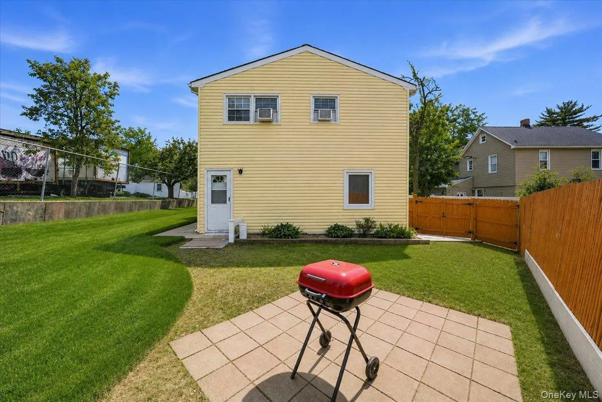 380 Sheridan Street, North Hempstead, NY, 5 Bedrooms Bedrooms, 10 Rooms Rooms,2 BathroomsBathrooms,Residential,For Rent,Sheridan,0,1000728 380 Sheridan Street, North Hempstead, NY, 5 Bedrooms Bedrooms, 10 Rooms Rooms,2 BathroomsBathrooms,Residential,For Rent,Sheridan,0,1000728