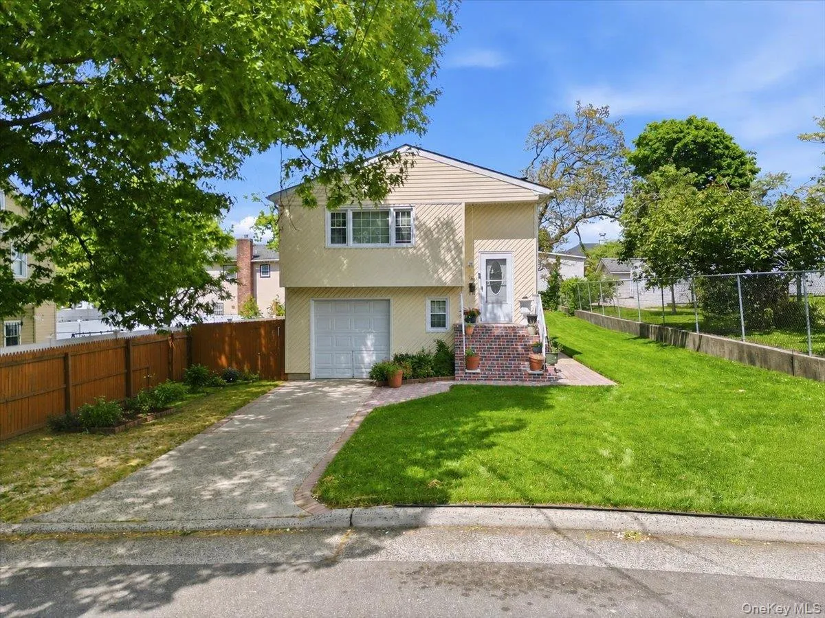 380 Sheridan Street, North Hempstead, NY, 5 Bedrooms Bedrooms, 10 Rooms Rooms,2 BathroomsBathrooms,Residential,For Rent,Sheridan,0,1000728 380 Sheridan Street, North Hempstead, NY, 5 Bedrooms Bedrooms, 10 Rooms Rooms,2 BathroomsBathrooms,Residential,For Rent,Sheridan,0,1000728