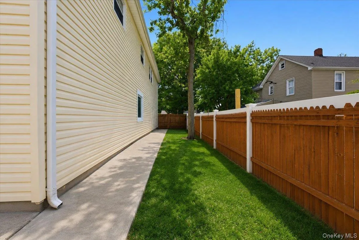 380 Sheridan Street, North Hempstead, NY, 5 Bedrooms Bedrooms, 10 Rooms Rooms,2 BathroomsBathrooms,Residential,For Rent,Sheridan,0,1000728 380 Sheridan Street, North Hempstead, NY, 5 Bedrooms Bedrooms, 10 Rooms Rooms,2 BathroomsBathrooms,Residential,For Rent,Sheridan,0,1000728