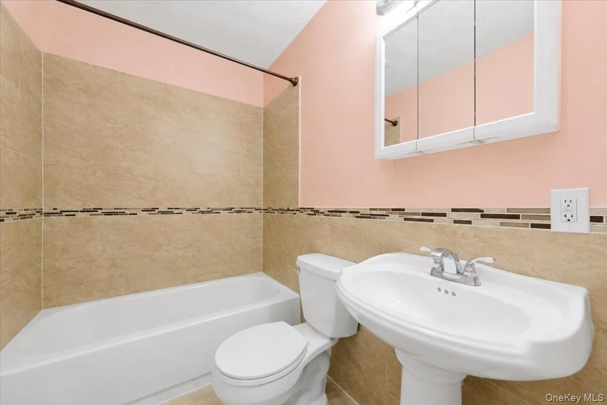 380 Sheridan Street, North Hempstead, NY, 5 Bedrooms Bedrooms, 10 Rooms Rooms,2 BathroomsBathrooms,Residential,For Rent,Sheridan,0,1000728 380 Sheridan Street, North Hempstead, NY, 5 Bedrooms Bedrooms, 10 Rooms Rooms,2 BathroomsBathrooms,Residential,For Rent,Sheridan,0,1000728