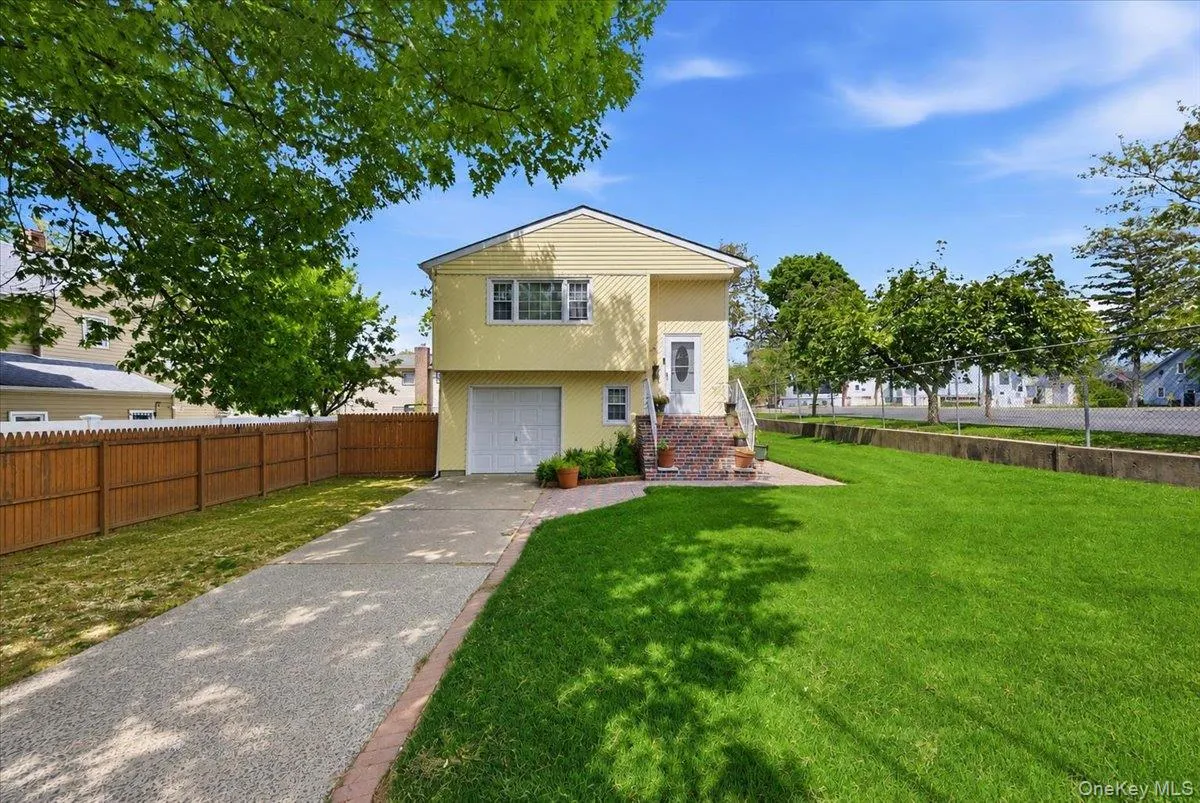 380 Sheridan Street, North Hempstead, NY, 5 Bedrooms Bedrooms, 10 Rooms Rooms,2 BathroomsBathrooms,Residential,For Rent,Sheridan,0,1000728 380 Sheridan Street, North Hempstead, NY, 5 Bedrooms Bedrooms, 10 Rooms Rooms,2 BathroomsBathrooms,Residential,For Rent,Sheridan,0,1000728