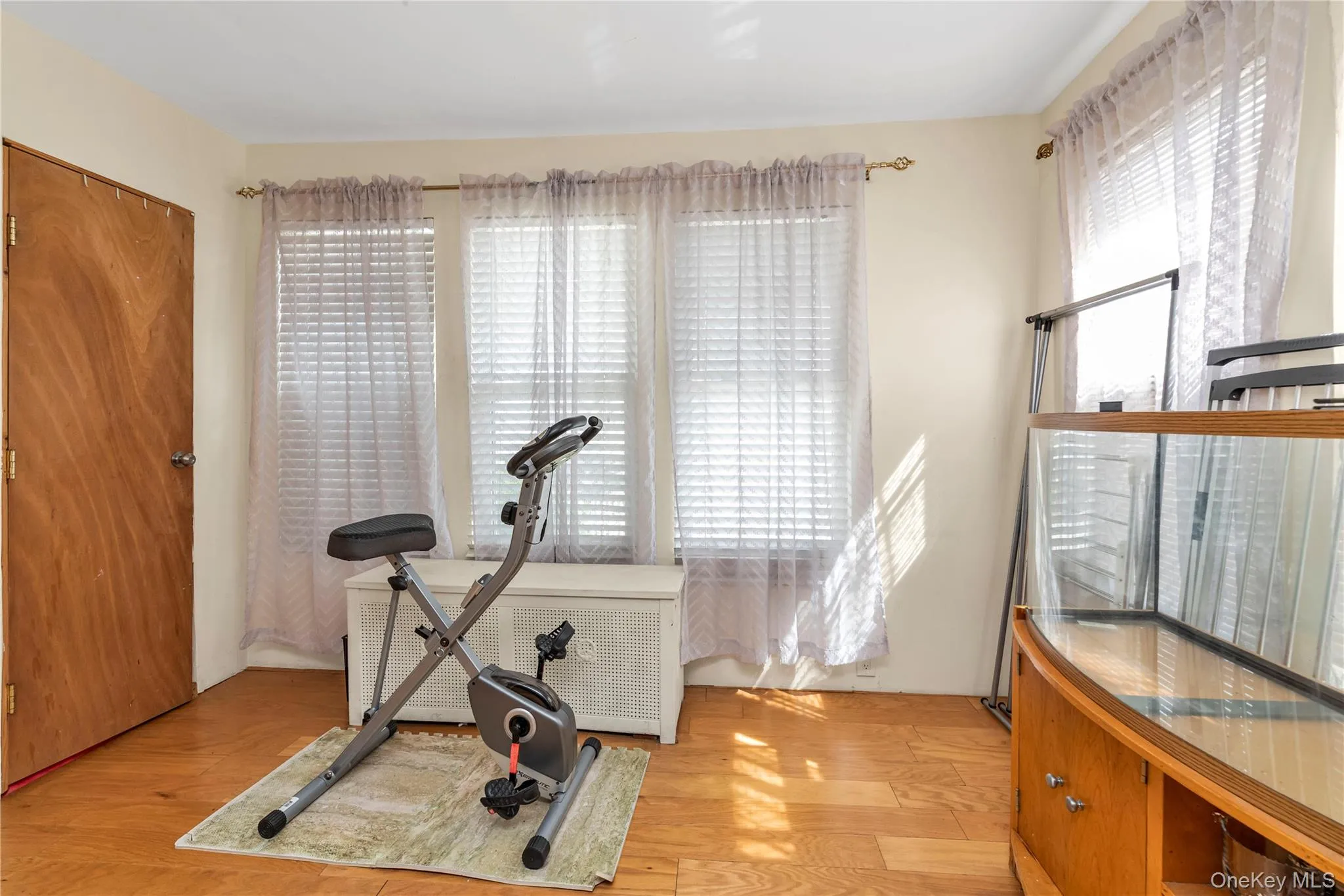 21208 Murdock Avenue, New York, NY, 4 Bedrooms Bedrooms, 6 Rooms Rooms,1 BathroomBathrooms,Residential,For Rent,Murdock,0,1000729 21208 Murdock Avenue, New York, NY, 4 Bedrooms Bedrooms, 6 Rooms Rooms,1 BathroomBathrooms,Residential,For Rent,Murdock,0,1000729