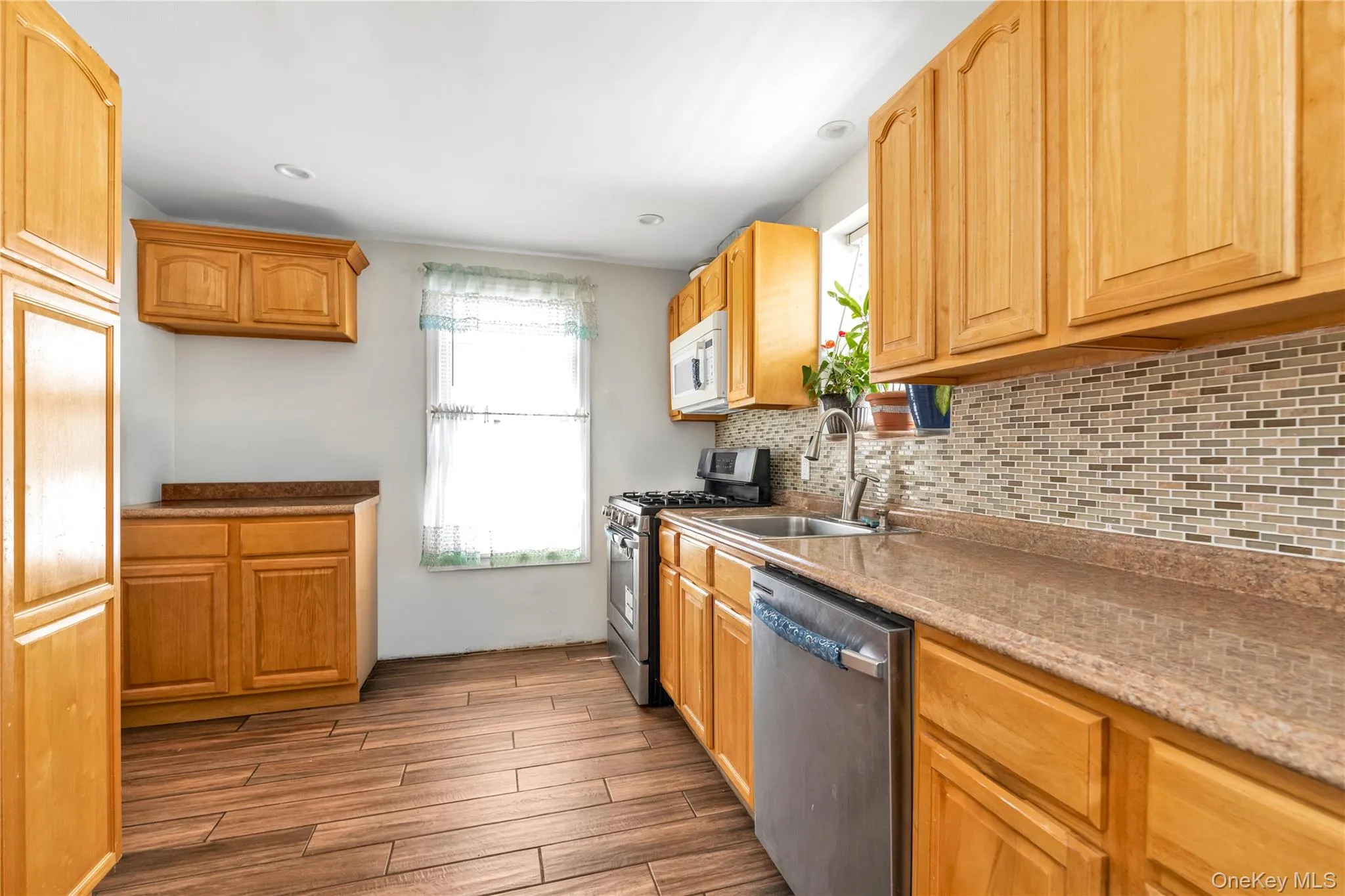 21208 Murdock Avenue, New York, NY, 4 Bedrooms Bedrooms, 6 Rooms Rooms,1 BathroomBathrooms,Residential,For Rent,Murdock,0,1000729 21208 Murdock Avenue, New York, NY, 4 Bedrooms Bedrooms, 6 Rooms Rooms,1 BathroomBathrooms,Residential,For Rent,Murdock,0,1000729