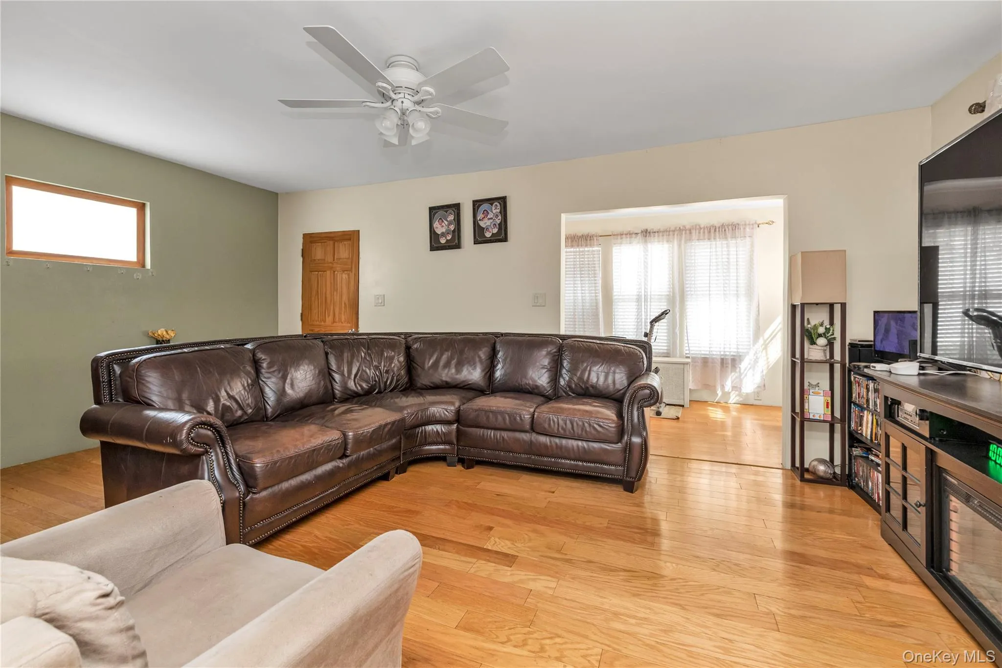 21208 Murdock Avenue, New York, NY, 4 Bedrooms Bedrooms, 6 Rooms Rooms,1 BathroomBathrooms,Residential,For Rent,Murdock,0,1000729 21208 Murdock Avenue, New York, NY, 4 Bedrooms Bedrooms, 6 Rooms Rooms,1 BathroomBathrooms,Residential,For Rent,Murdock,0,1000729