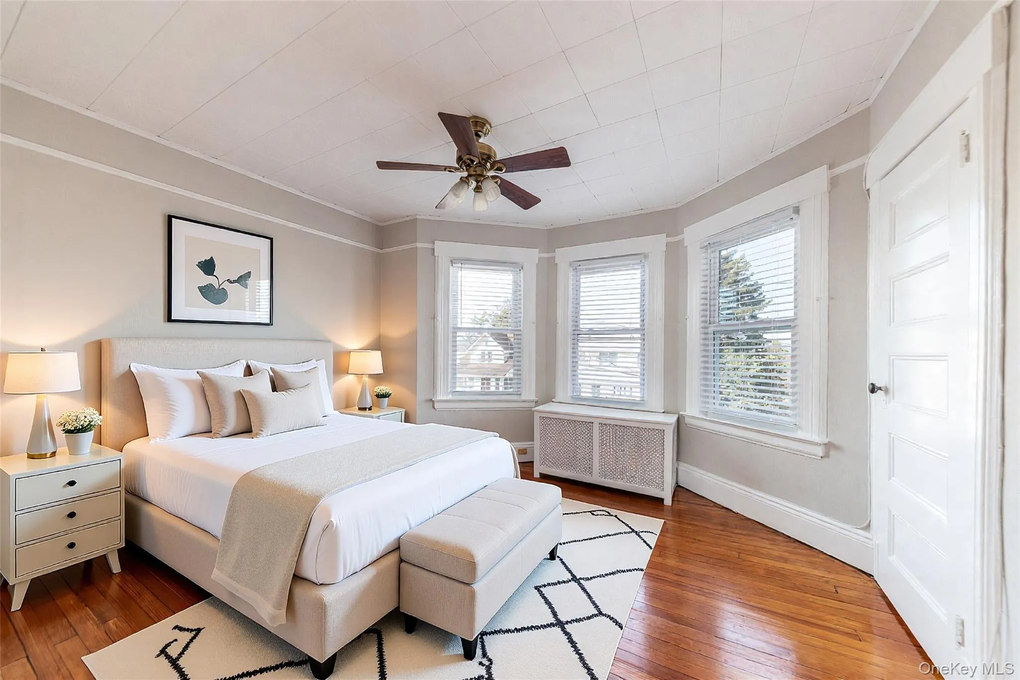 2nd Large, Bright and spacious Bedroom (Staged) 2nd Large, Bright and spacious Bedroom (Staged)