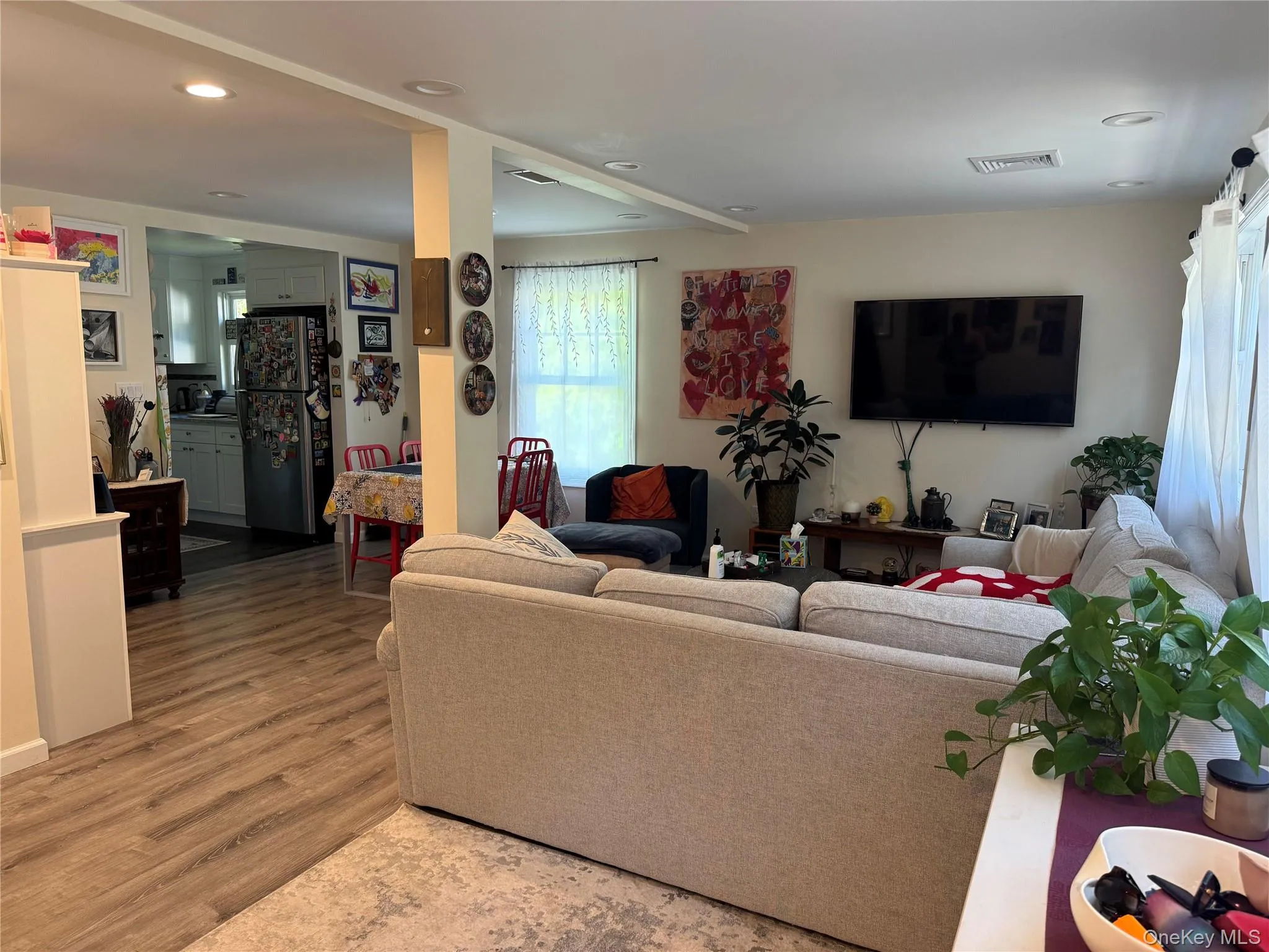 Completely updated and totally charming 2 Bedroom Cottage style rental. Completely updated and totally charming 2 Bedroom Cottage style rental.