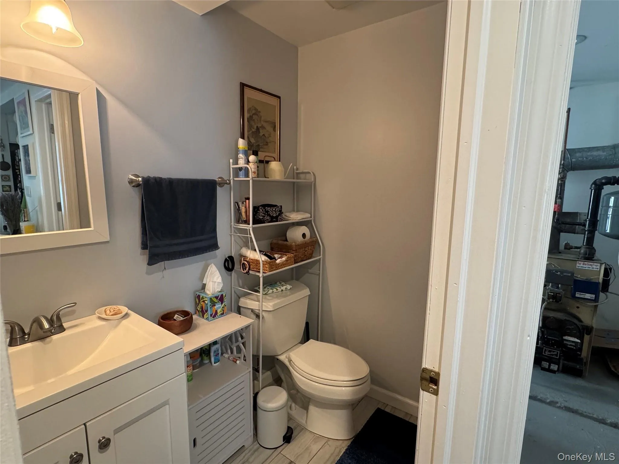 Main level Powder room Main level Powder room