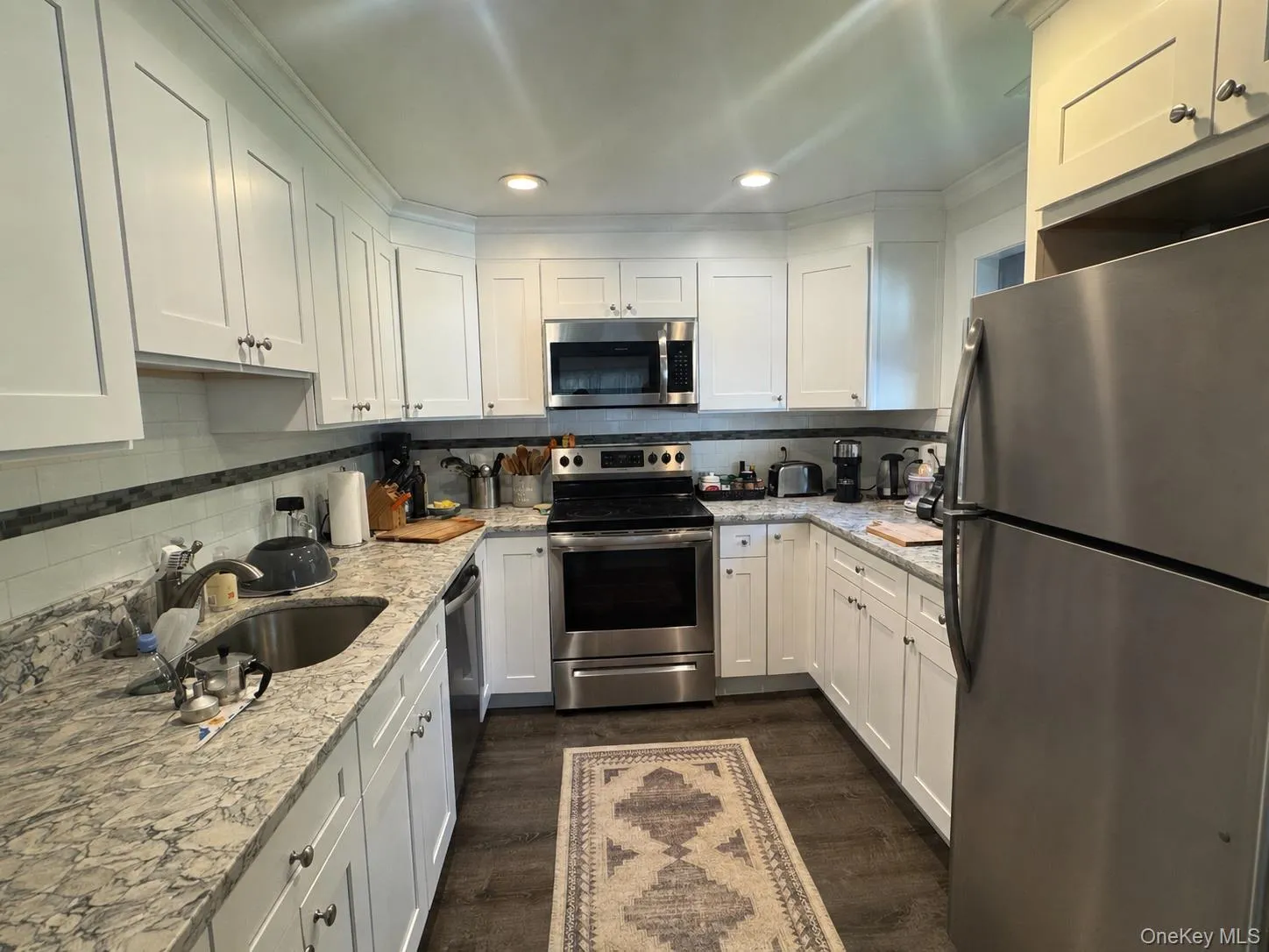 Gorgeous cabinetry and granite countertop with top of the line stainless steel appliances. Gorgeous cabinetry and granite countertop with top of the line stainless steel appliances.
