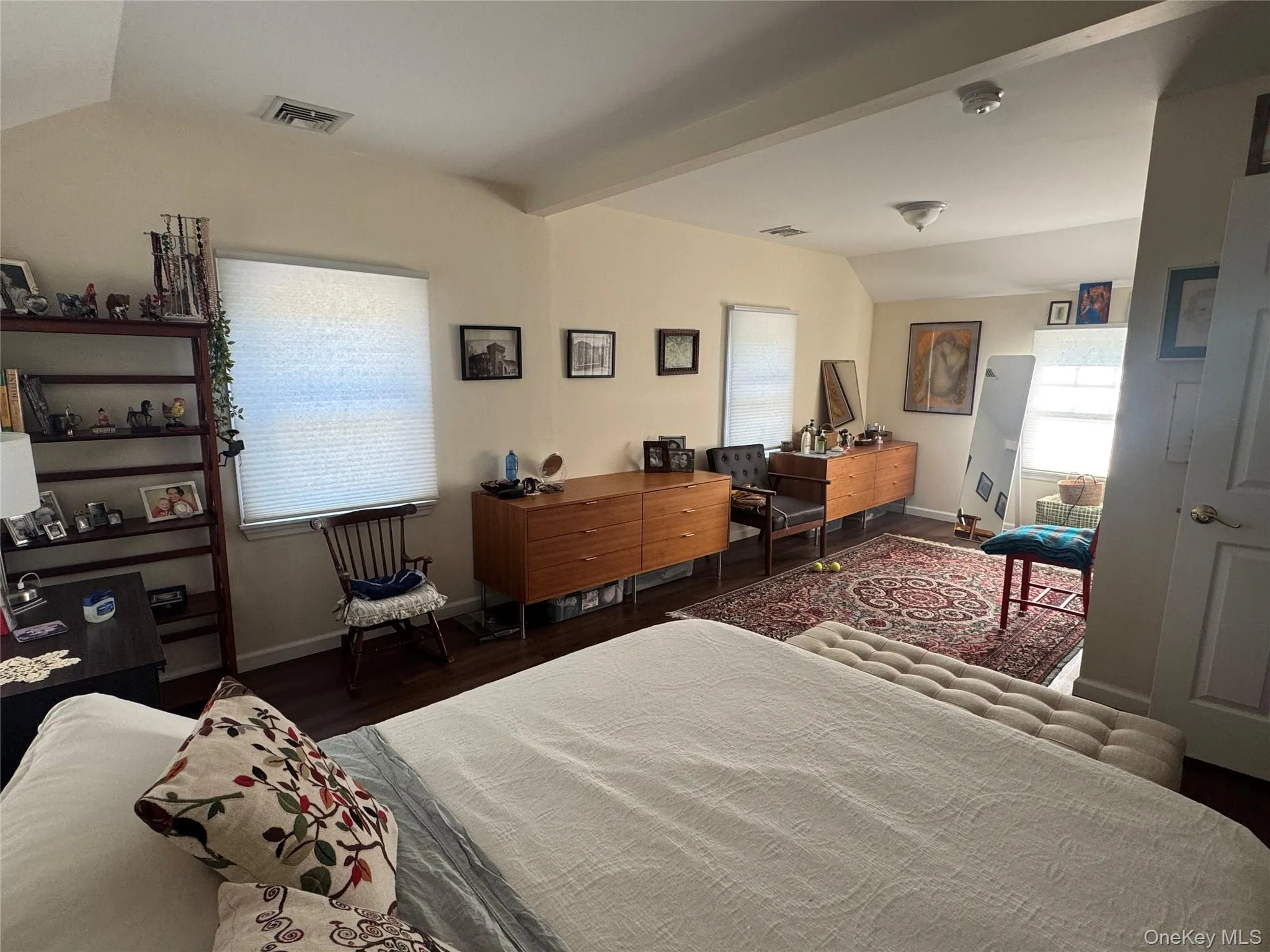 Oversized primary Bedroom with 2 large windows Oversized primary Bedroom with 2 large windows