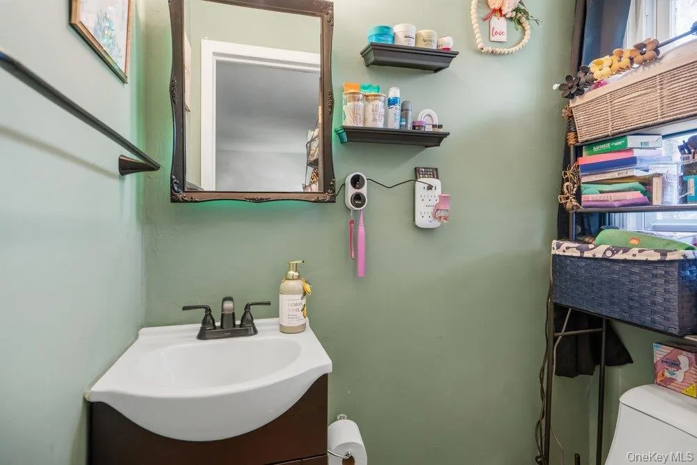 10 Francisco Avenue, Islip, NY, 3 Bedrooms Bedrooms, 5 Rooms Rooms,1 BathroomBathrooms,Residential Sale,For Rent,Francisco,0,1000745 10 Francisco Avenue, Islip, NY, 3 Bedrooms Bedrooms, 5 Rooms Rooms,1 BathroomBathrooms,Residential Sale,For Rent,Francisco,0,1000745