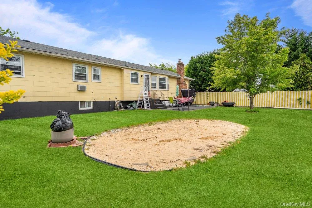 10 Francisco Avenue, Islip, NY, 3 Bedrooms Bedrooms, 5 Rooms Rooms,1 BathroomBathrooms,Residential Sale,For Rent,Francisco,0,1000745 10 Francisco Avenue, Islip, NY, 3 Bedrooms Bedrooms, 5 Rooms Rooms,1 BathroomBathrooms,Residential Sale,For Rent,Francisco,0,1000745