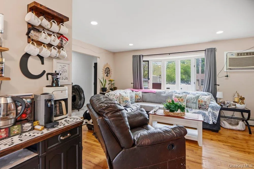 10 Francisco Avenue, Islip, NY, 3 Bedrooms Bedrooms, 5 Rooms Rooms,1 BathroomBathrooms,Residential Sale,For Rent,Francisco,0,1000745 10 Francisco Avenue, Islip, NY, 3 Bedrooms Bedrooms, 5 Rooms Rooms,1 BathroomBathrooms,Residential Sale,For Rent,Francisco,0,1000745