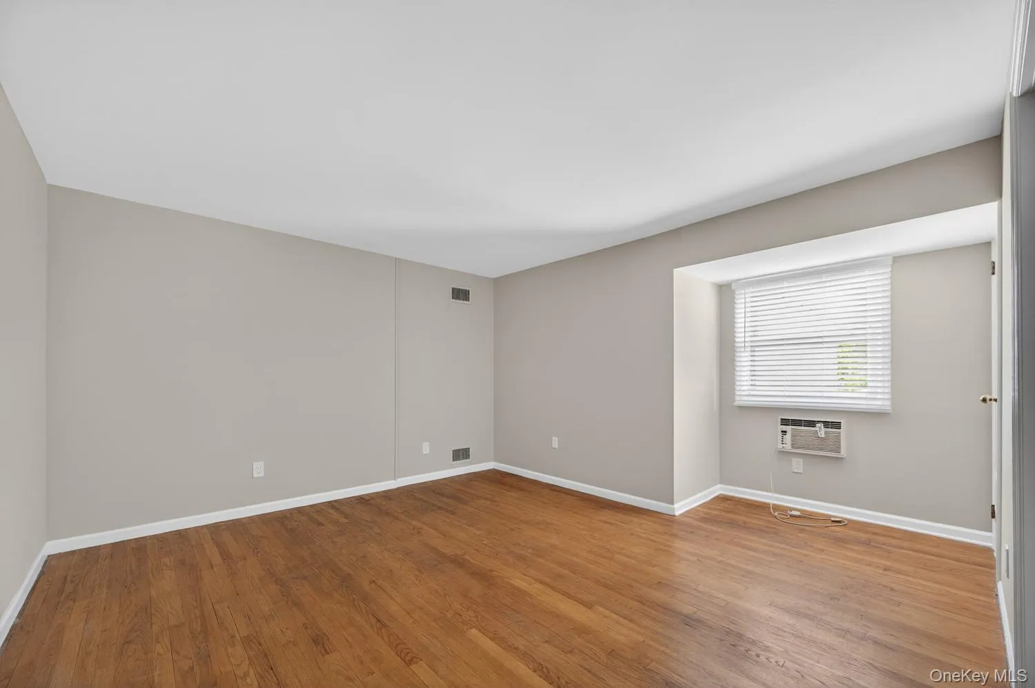68B Graywood, North Hempstead, NY, 4 Bedrooms Bedrooms, 6 Rooms Rooms,4 BathroomsBathrooms,Residential Lease,For Rent,Graywood,0,1000746 68B Graywood, North Hempstead, NY, 4 Bedrooms Bedrooms, 6 Rooms Rooms,4 BathroomsBathrooms,Residential Lease,For Rent,Graywood,0,1000746