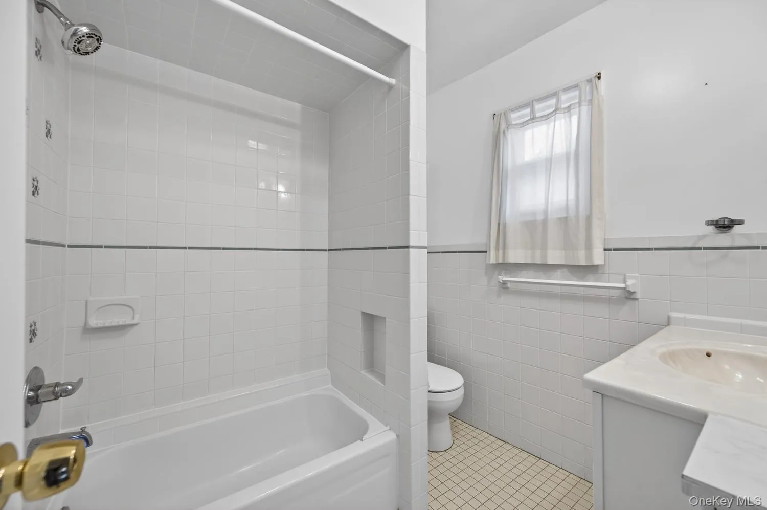 68B Graywood, North Hempstead, NY, 4 Bedrooms Bedrooms, 6 Rooms Rooms,4 BathroomsBathrooms,Residential Lease,For Rent,Graywood,0,1000746 68B Graywood, North Hempstead, NY, 4 Bedrooms Bedrooms, 6 Rooms Rooms,4 BathroomsBathrooms,Residential Lease,For Rent,Graywood,0,1000746