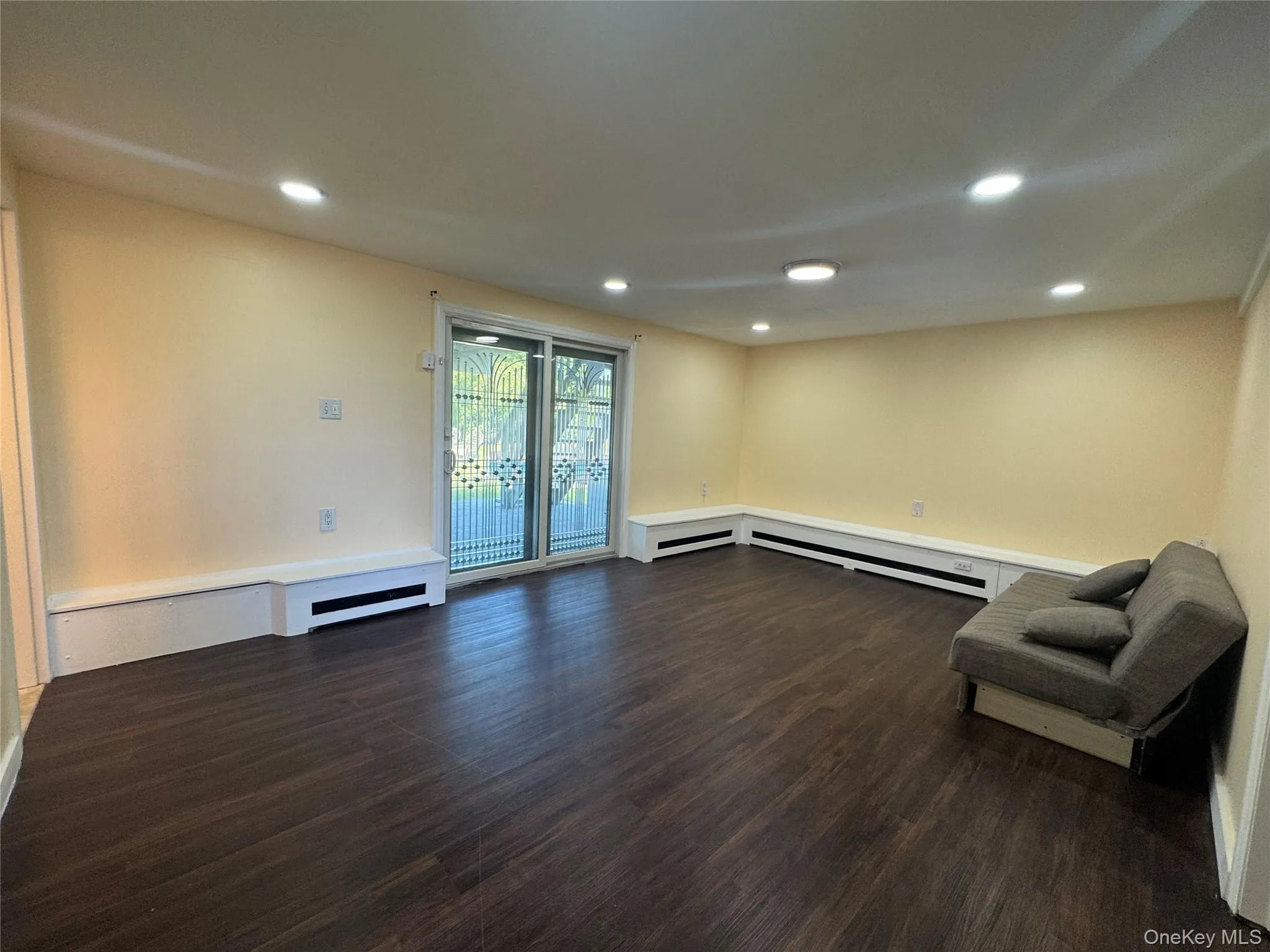 14 Hilton Court, Oyster Bay, NY, 3 Bedrooms Bedrooms, 9 Rooms Rooms,2 BathroomsBathrooms,Residential,For Rent,Hilton,0,1000751 14 Hilton Court, Oyster Bay, NY, 3 Bedrooms Bedrooms, 9 Rooms Rooms,2 BathroomsBathrooms,Residential,For Rent,Hilton,0,1000751